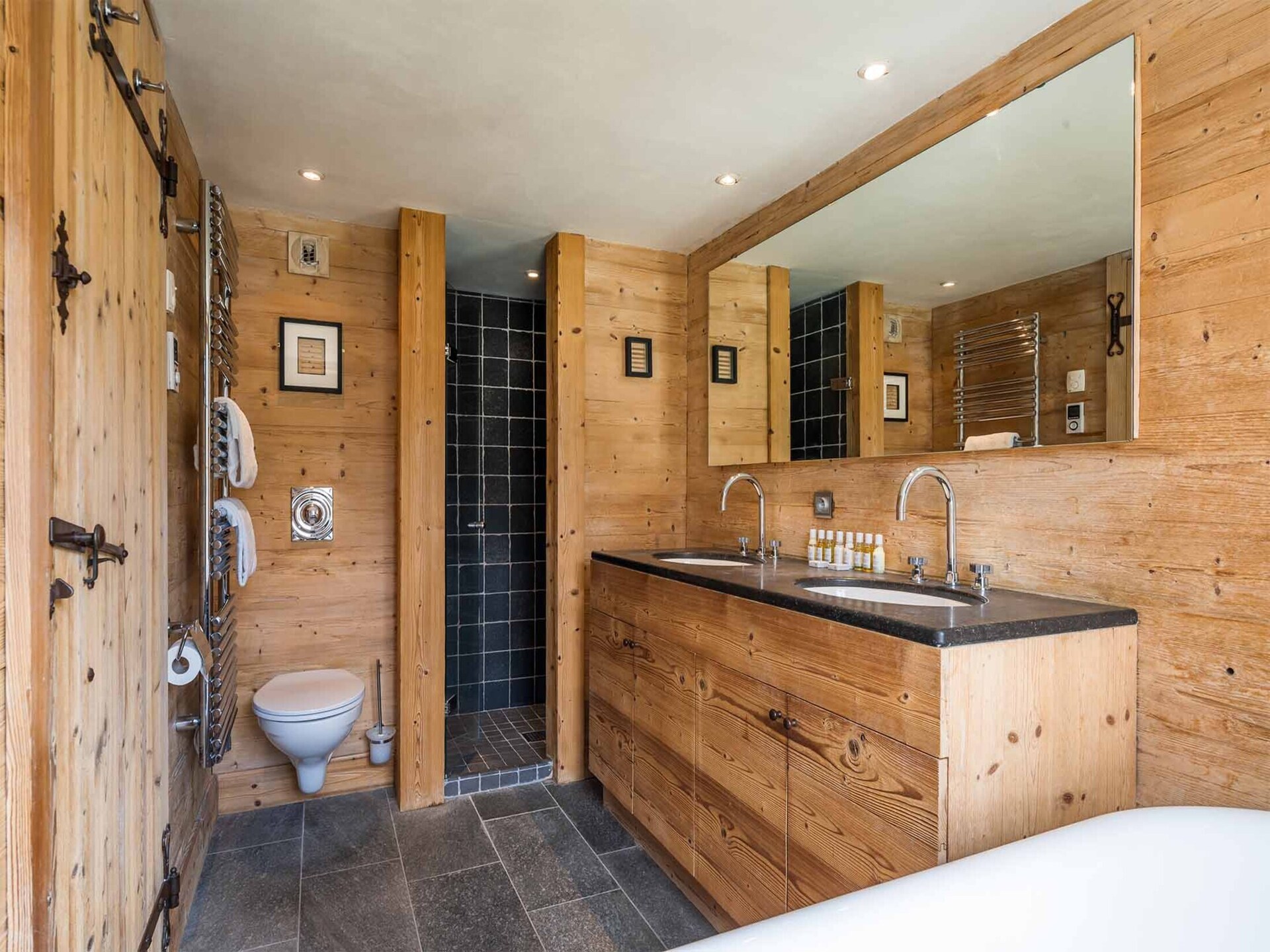 Chalet Davos: 10-persoons vrijstaand chalet op 20 meter van de piste in Val d'Isère - foto 10