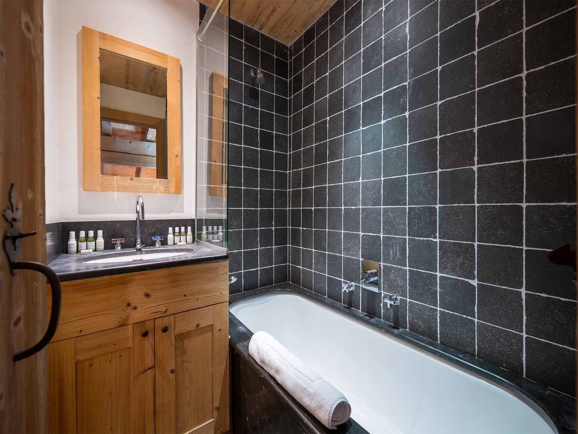 Chalet Davos: 10-persoons vrijstaand chalet op 20 meter van de piste in Val d'Isère - foto 17