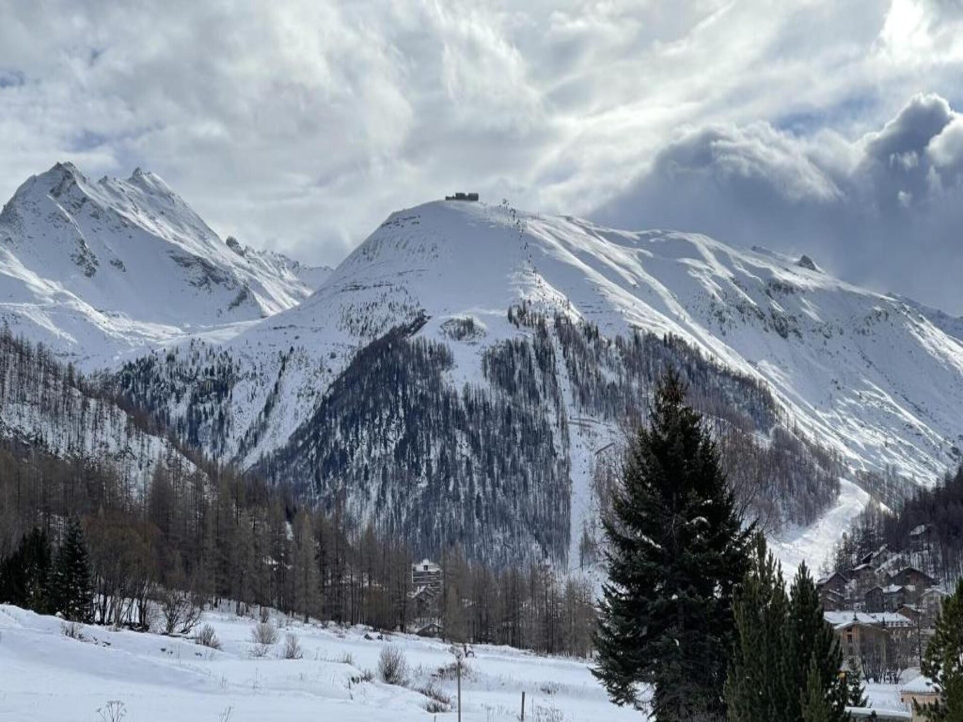 Chalet Davos: 10-persoons vrijstaand chalet op 20 meter van de piste in Val d'Isère - foto 23