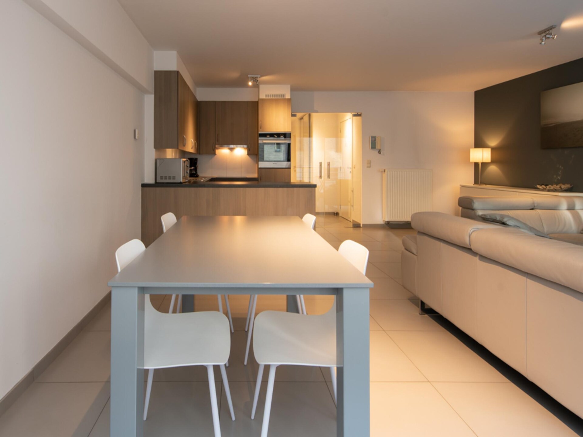 Modern 4-persoons appartement met terras aan de Oostendse boulevard - foto 2