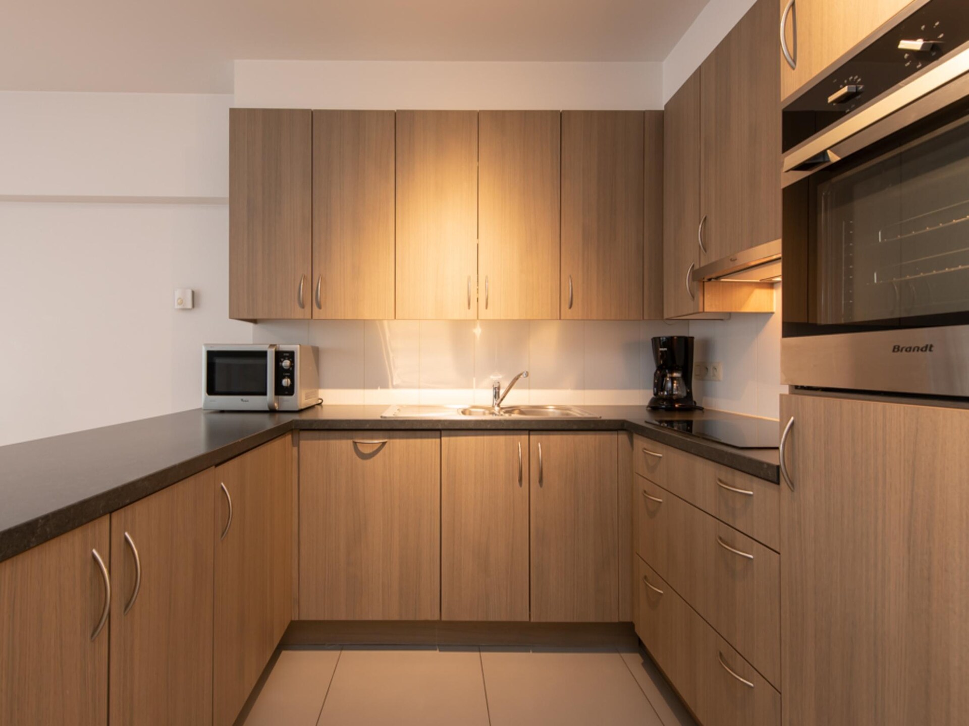 Modern 4-persoons appartement met terras aan de Oostendse boulevard - foto 3