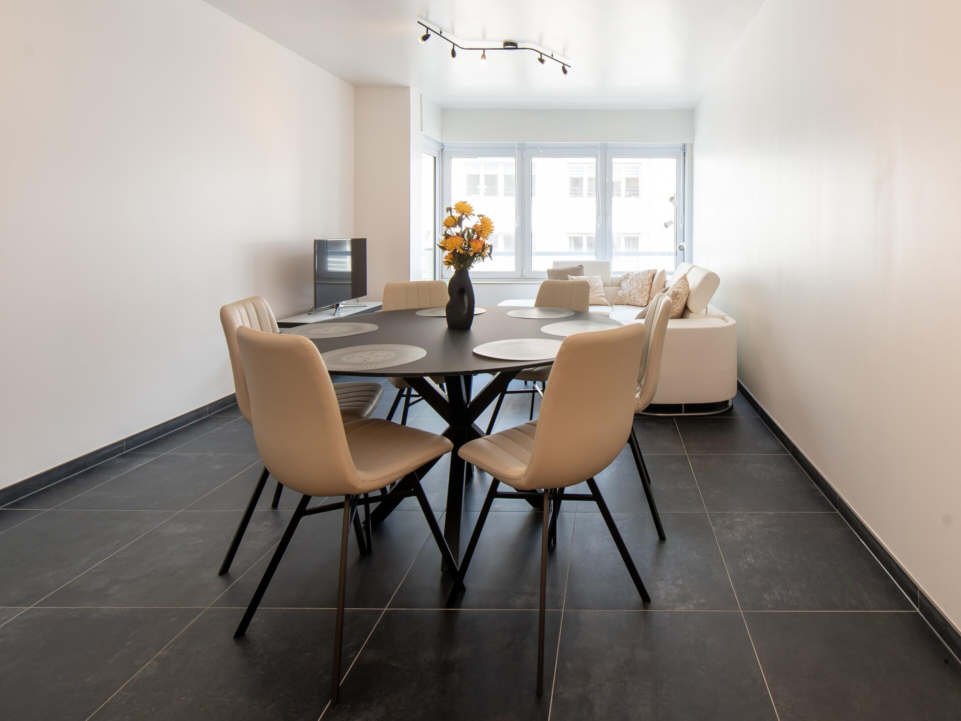 Modern appartement in hartje Oostende met parking en terras - foto 11