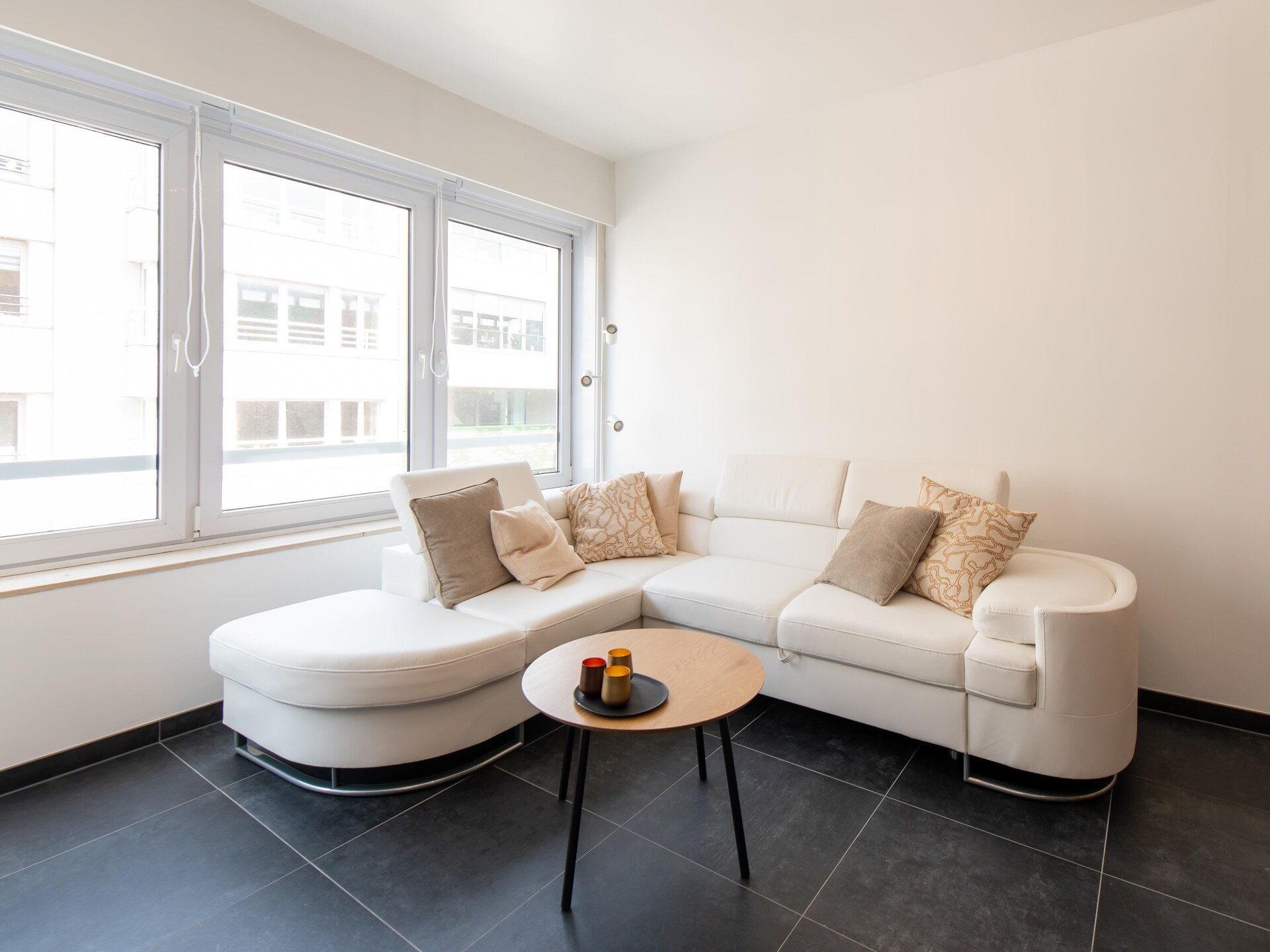 Modern appartement in hartje Oostende met parking en terras - foto 1