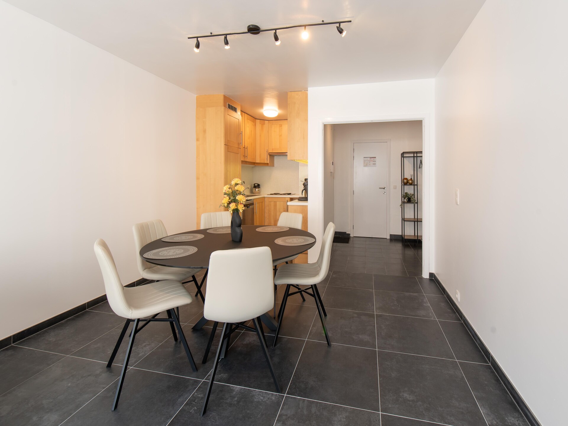 Modern appartement in hartje Oostende met parking en terras - foto 13