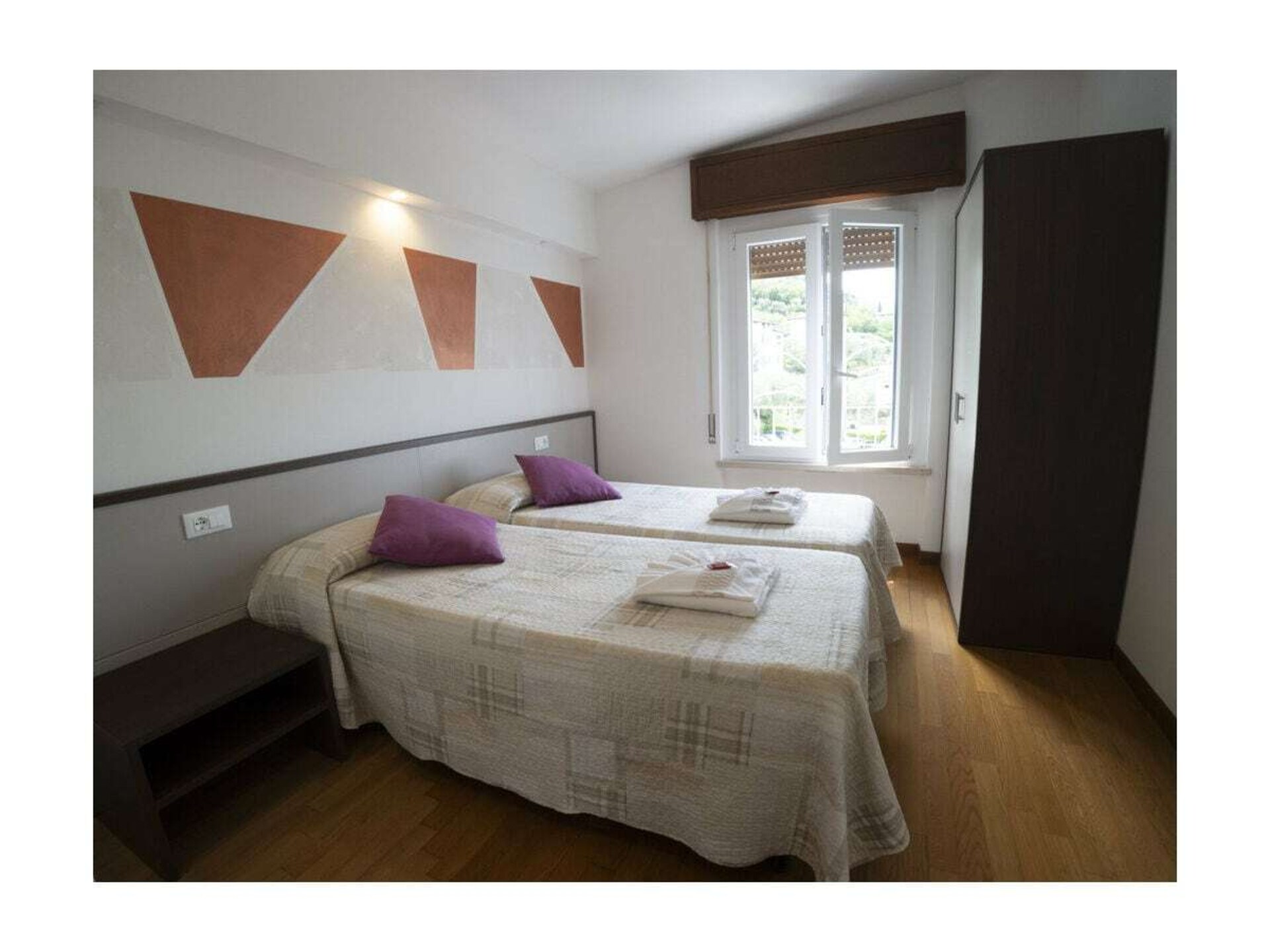 Ruime villa in Brenzone met panoramisch uitzicht, 1 km van het meer - foto 12
