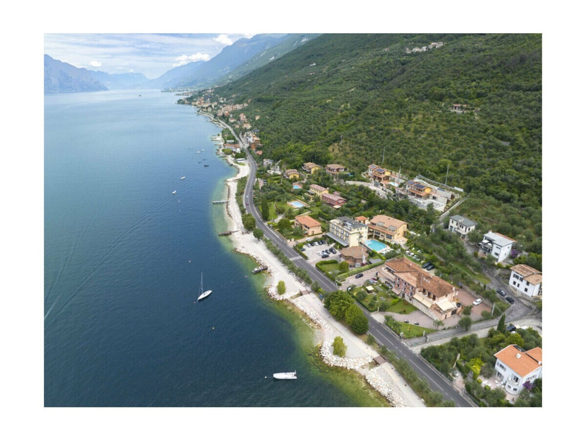 Ruime villa in Brenzone met panoramisch uitzicht, 1 km van het meer - foto 27