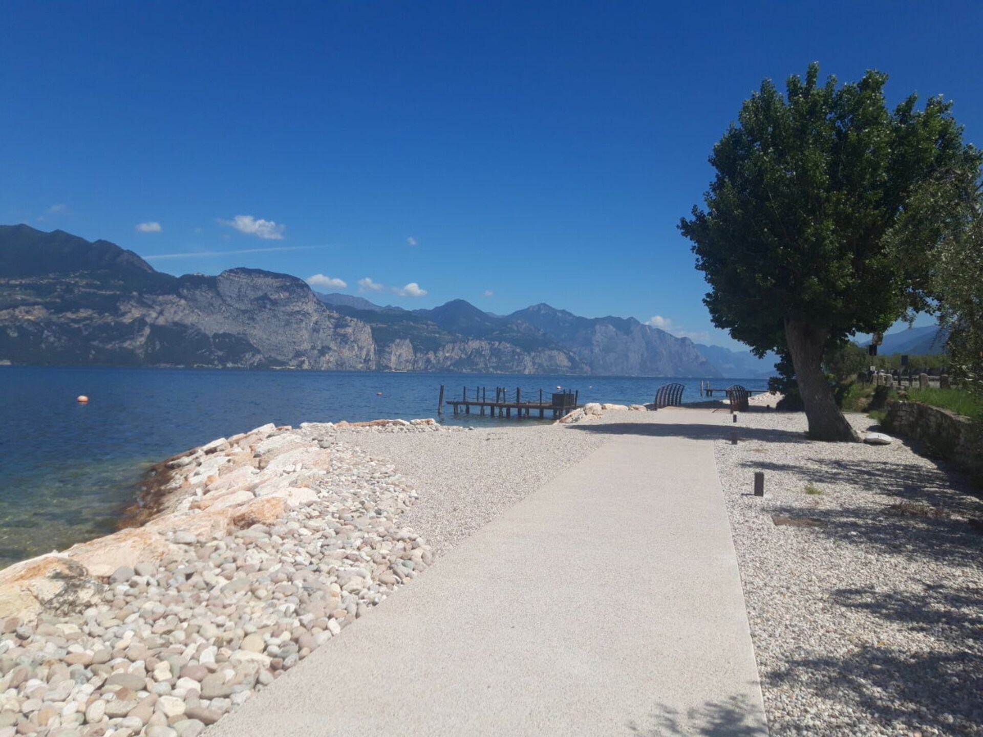 Ruime villa in Brenzone met panoramisch uitzicht, 1 km van het meer - foto 30