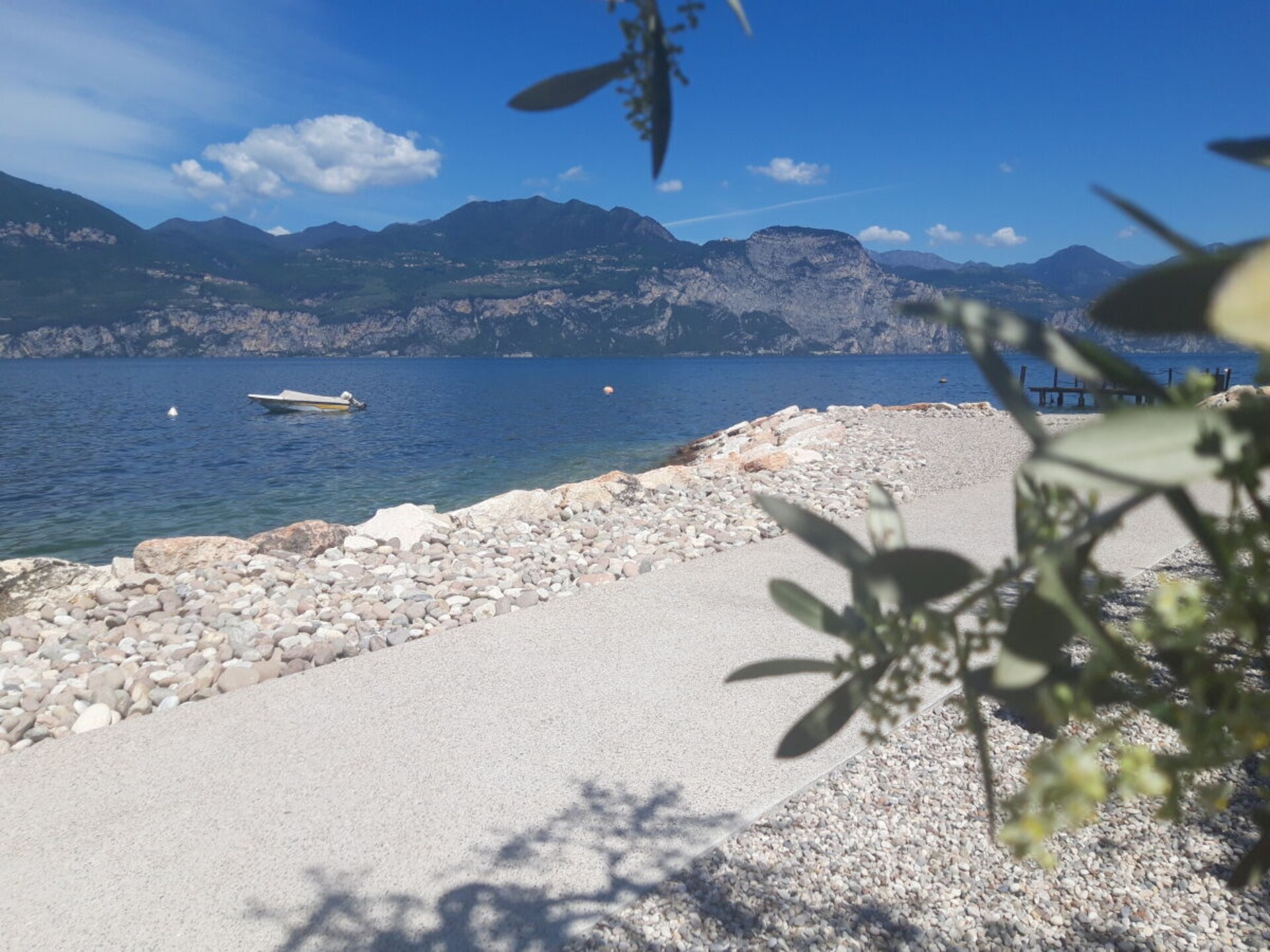 Ruime villa in Brenzone met panoramisch uitzicht, 1 km van het meer - foto 31
