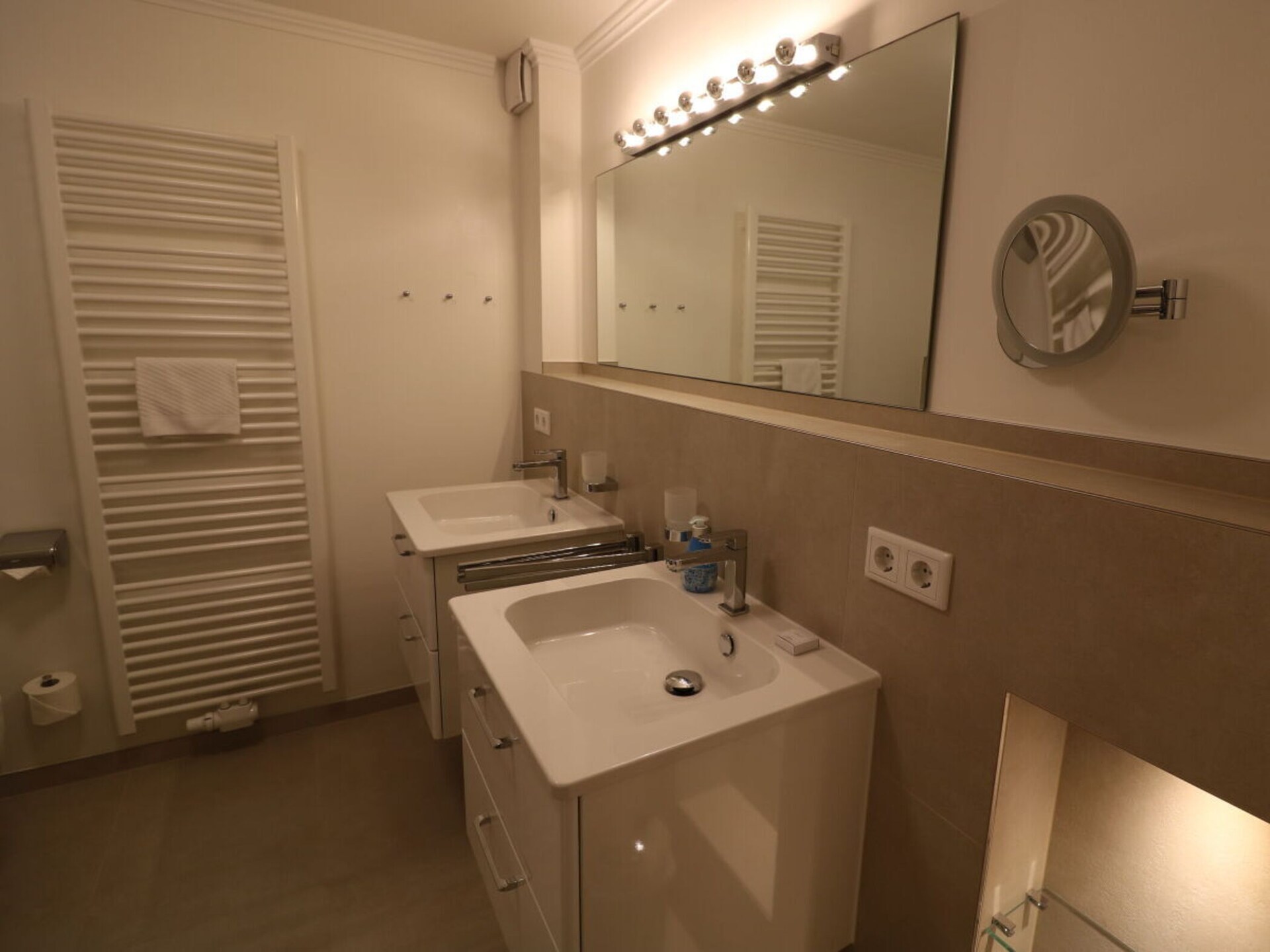 Stijlvol gerenoveerd 4-kamerappartement met zuidterras in Wenningstedt - foto 18