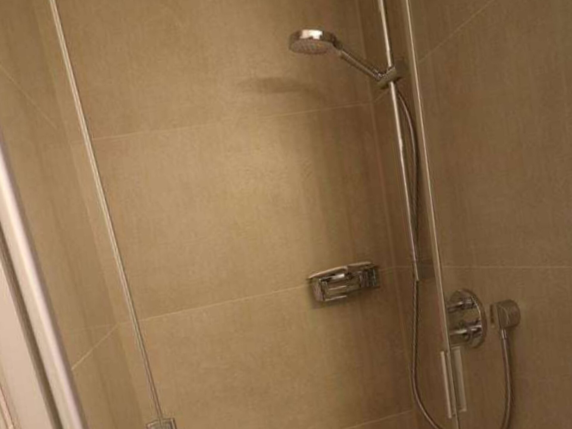 Stijlvol gerenoveerd 4-kamerappartement met zuidterras in Wenningstedt - foto 22