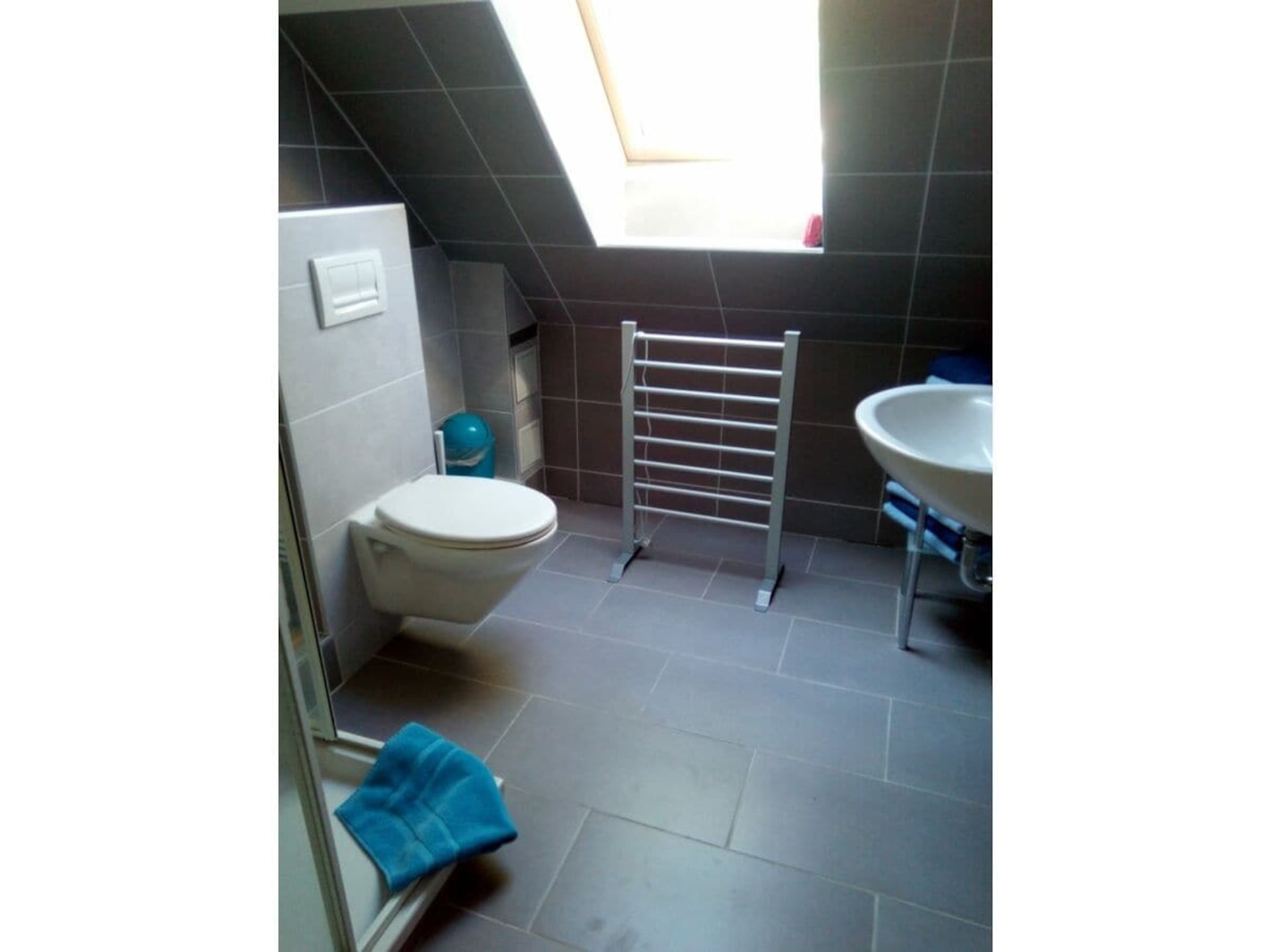Knus zolderappartement met balkon op 300m van het centrum van Putgarten - foto 13