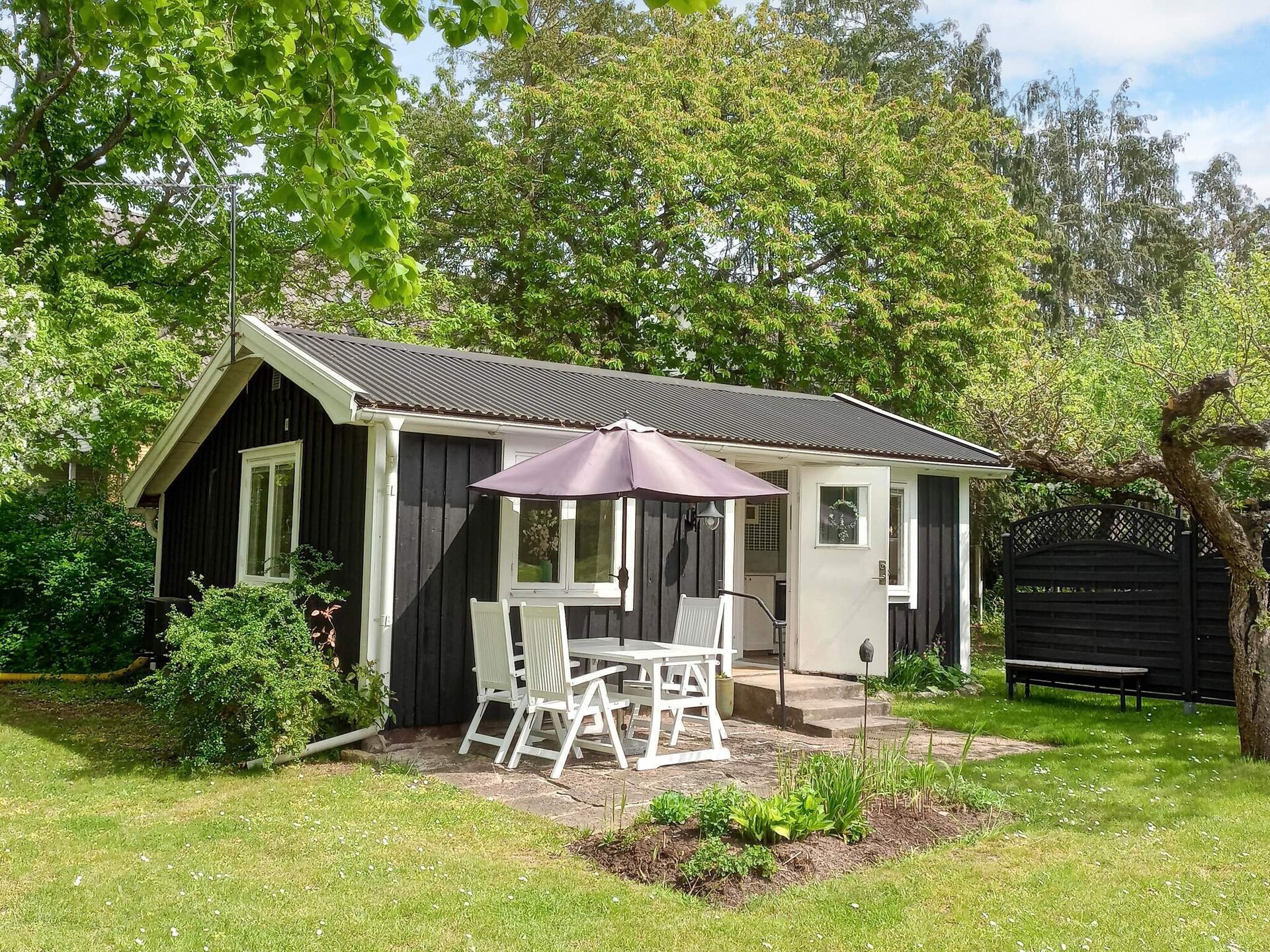 Op 550 m van zee: Knus vakantiehuis in centrum van Färjestaden - foto 3