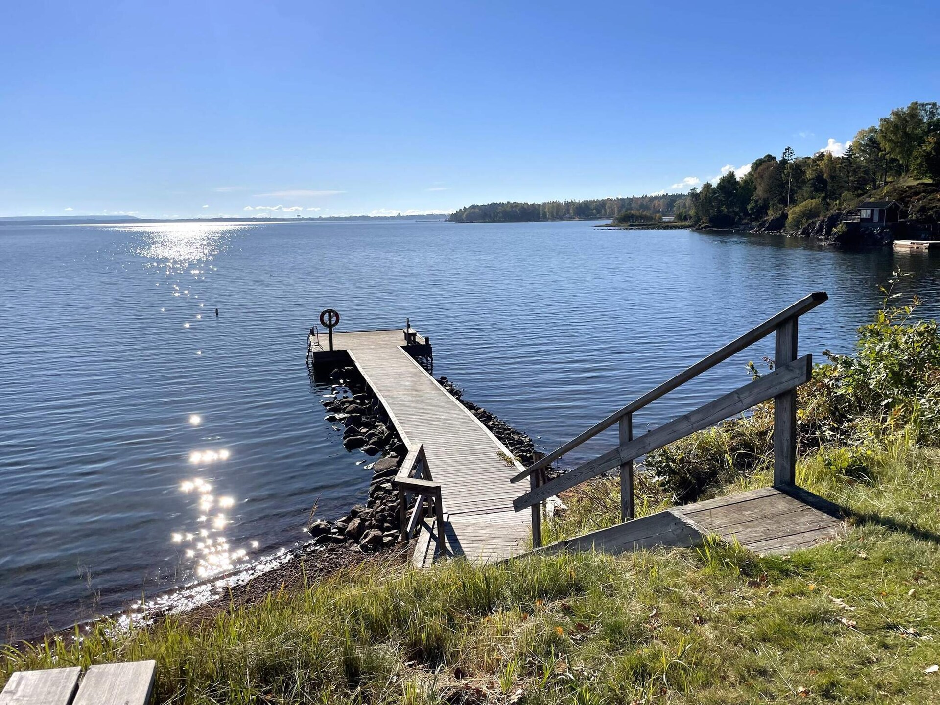 Lichte vakantiewoning met balkon en zicht op het Vänermeer bij Frändefors - foto 15