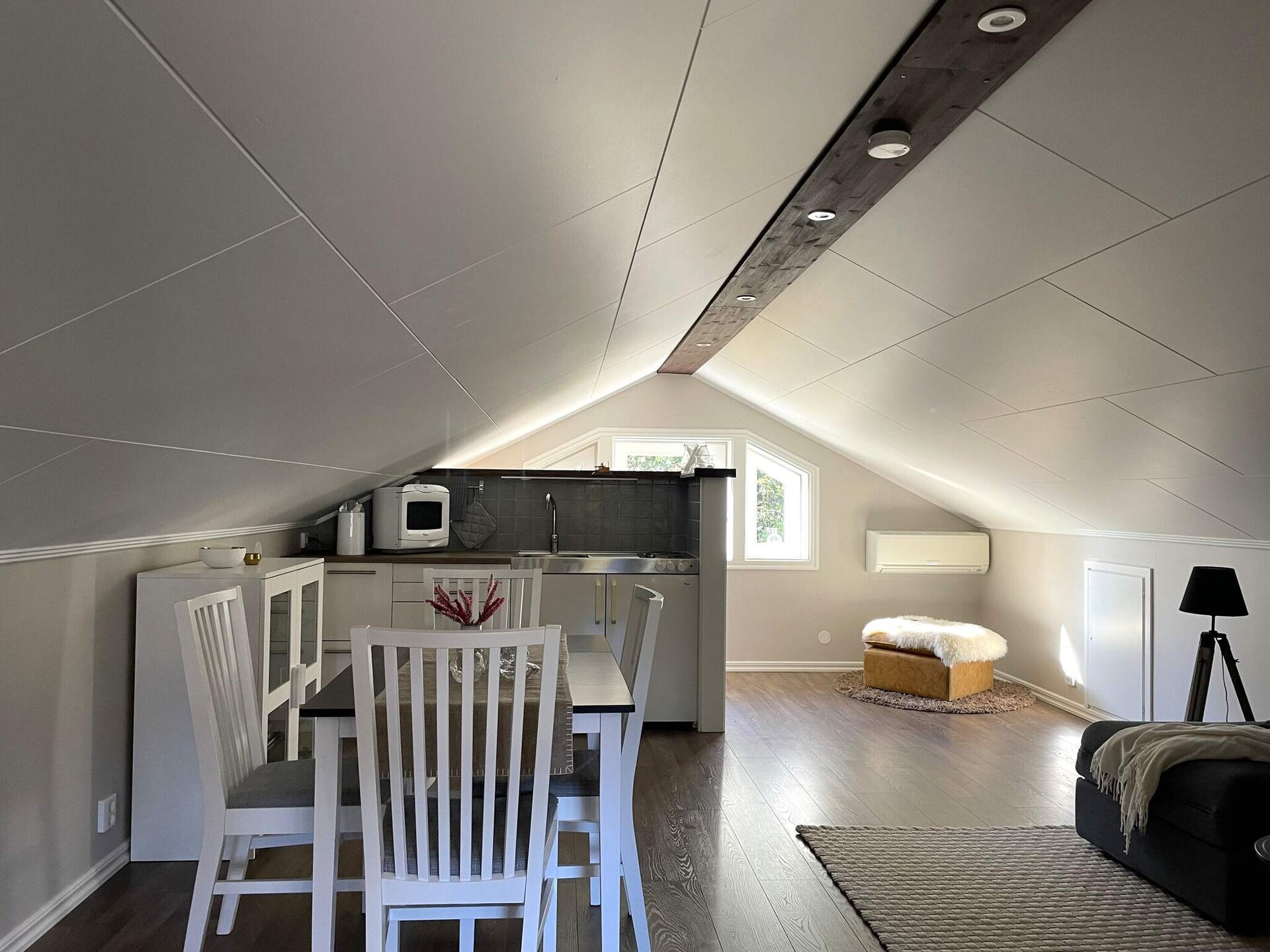 Lichte vakantiewoning met balkon en zicht op het Vänermeer bij Frändefors - foto 24