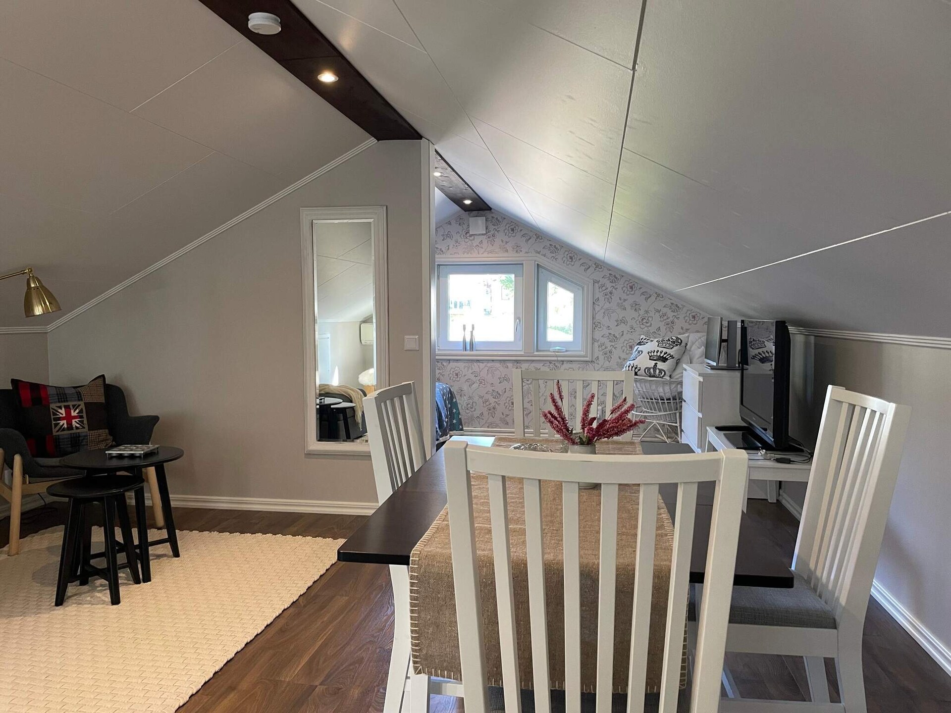 Lichte vakantiewoning met balkon en zicht op het Vänermeer bij Frändefors - foto 27