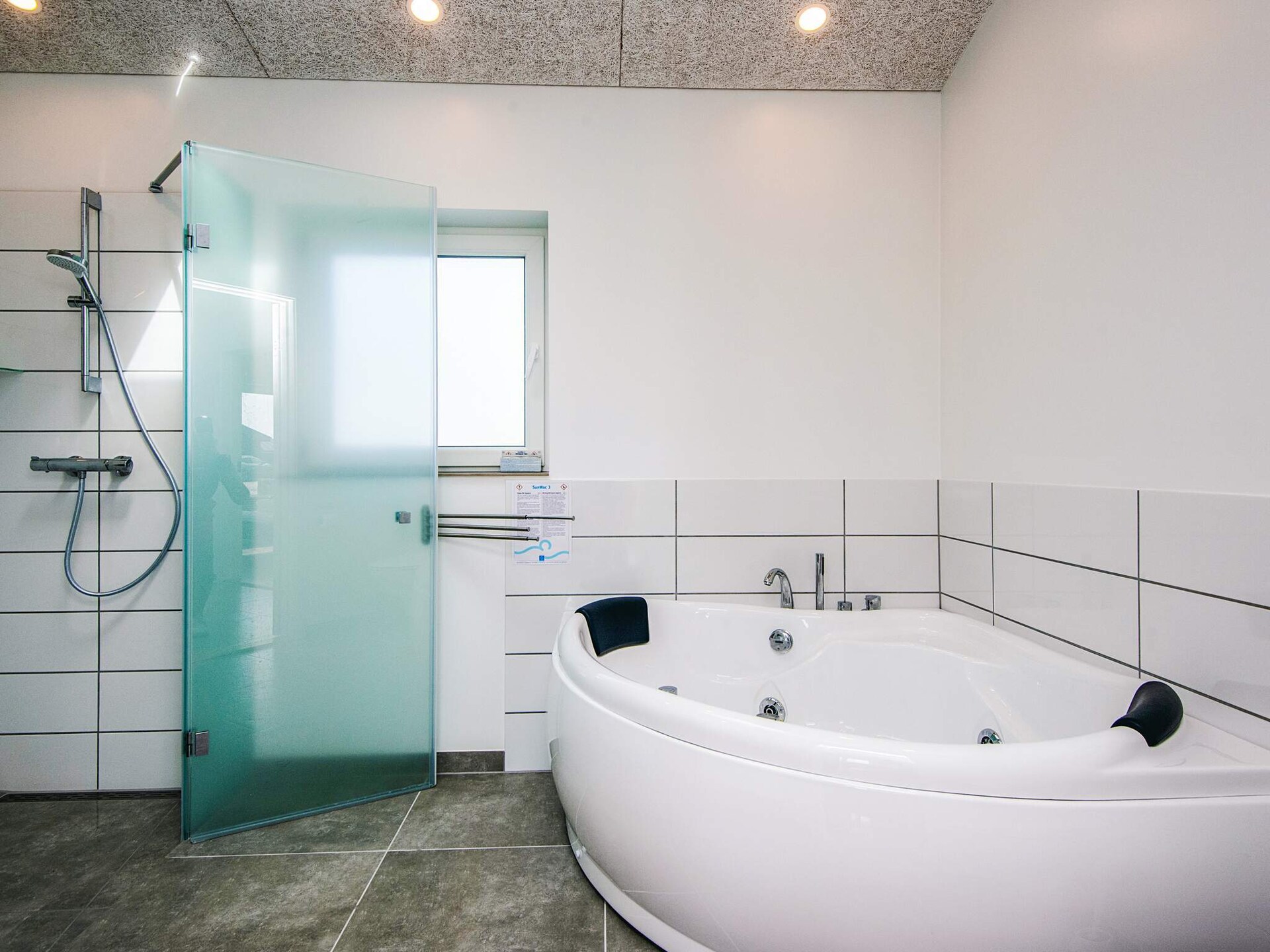 Nieuw vakantiehuis (2025) met whirlpool, sauna en activiteitenruimte bij Grønhøj Strand - foto 13