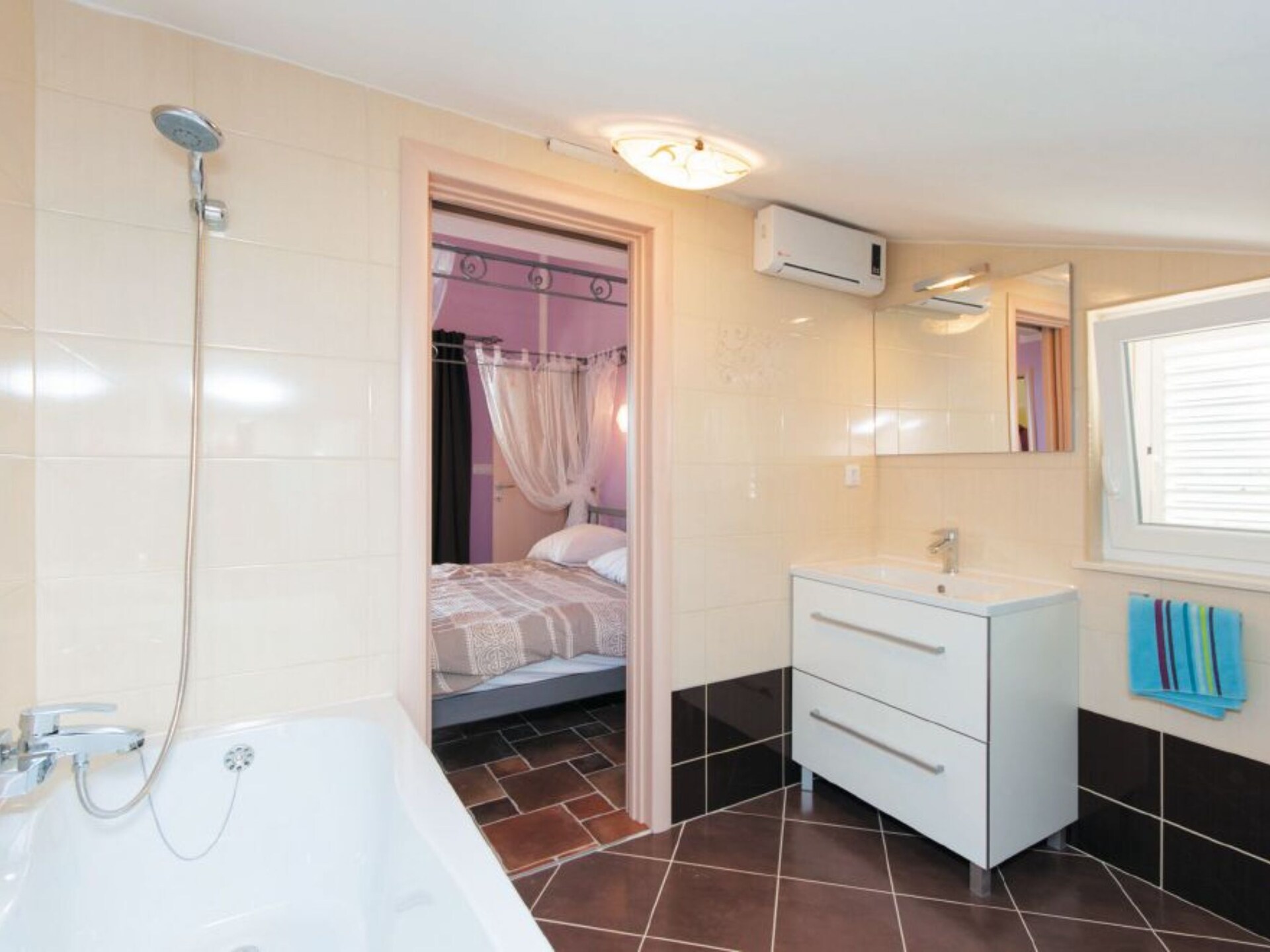 Vrijstaande villa aan zee in Rab voor 8 personen met WiFi - foto 15