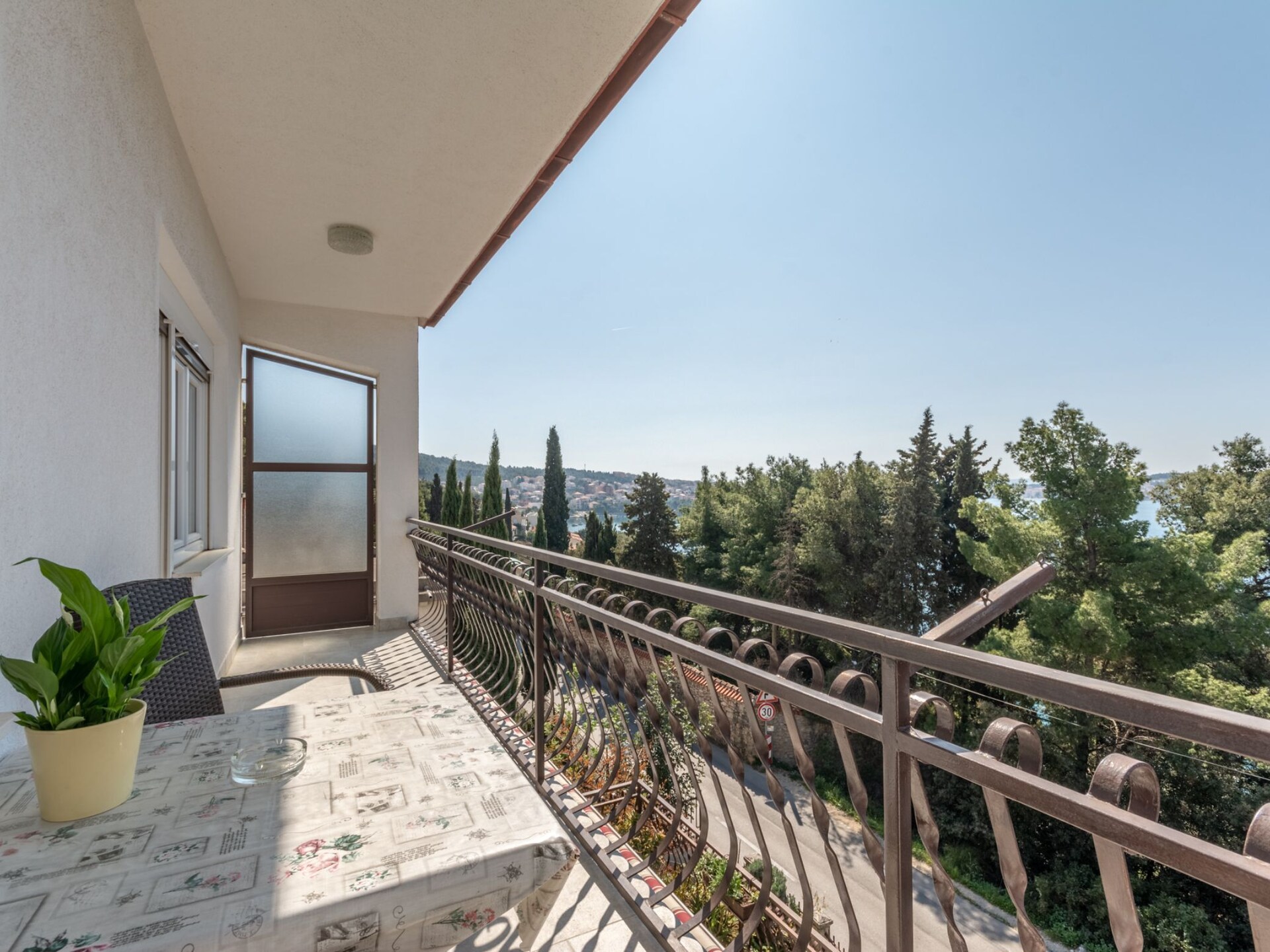 Comfortabel appartement met balkon op 200m van zee in historisch Trogir - foto 12