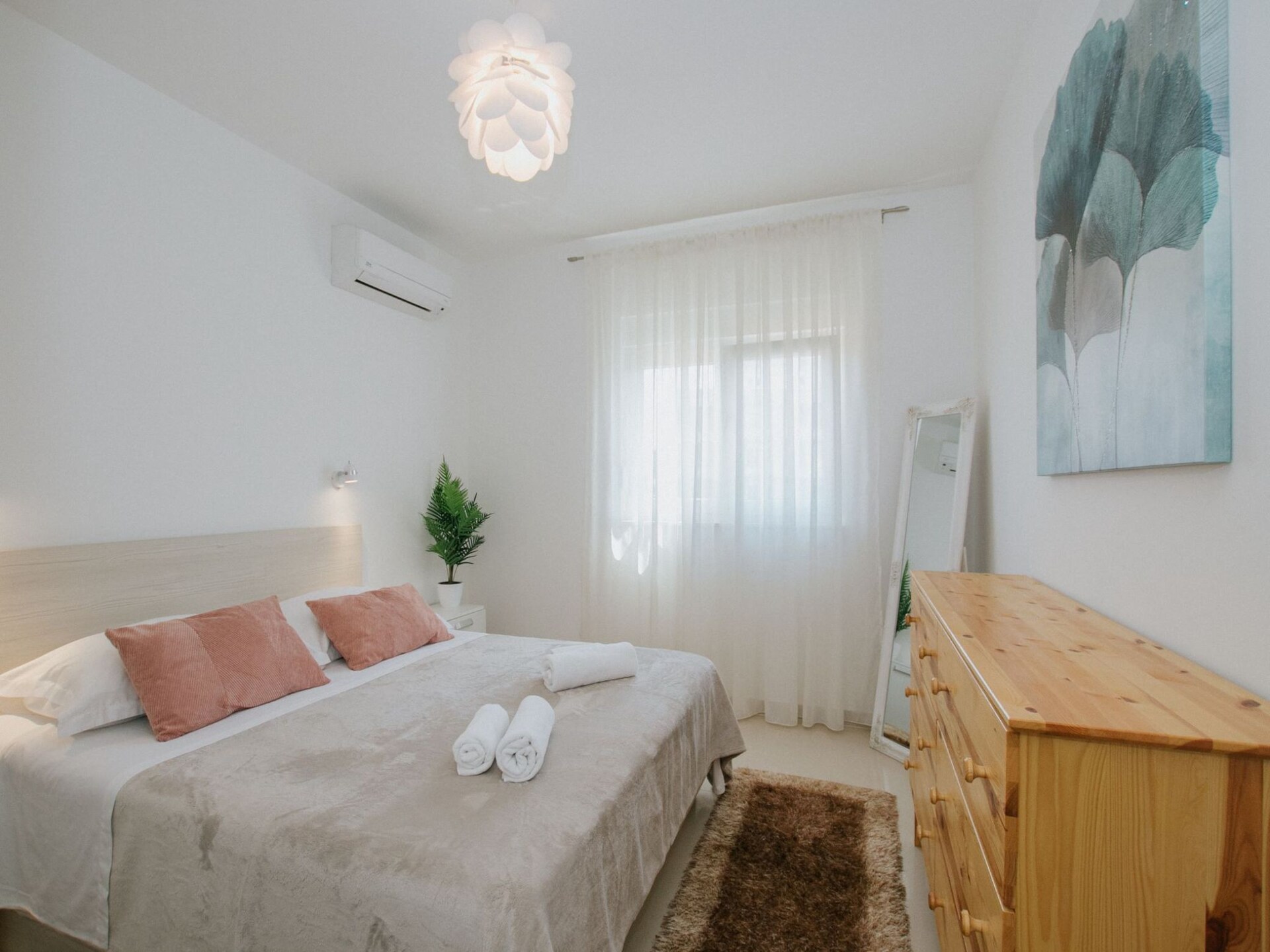 Tweeslaapkamerappartement met balkon en uitzicht op zee in Trogir - foto 7