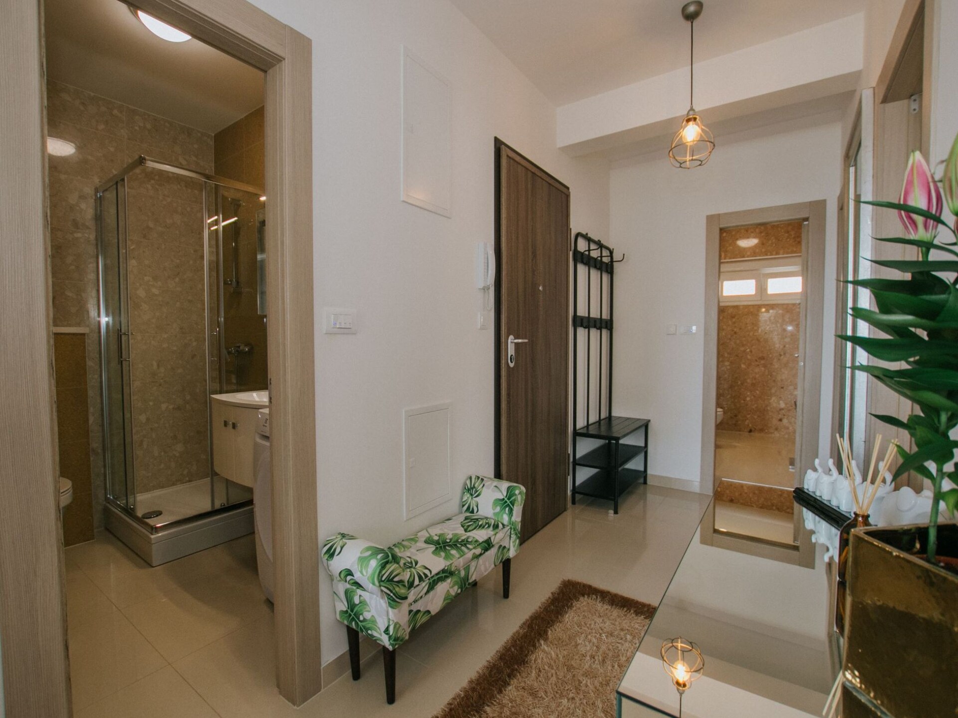 Tweeslaapkamerappartement met balkon en uitzicht op zee in Trogir - foto 14