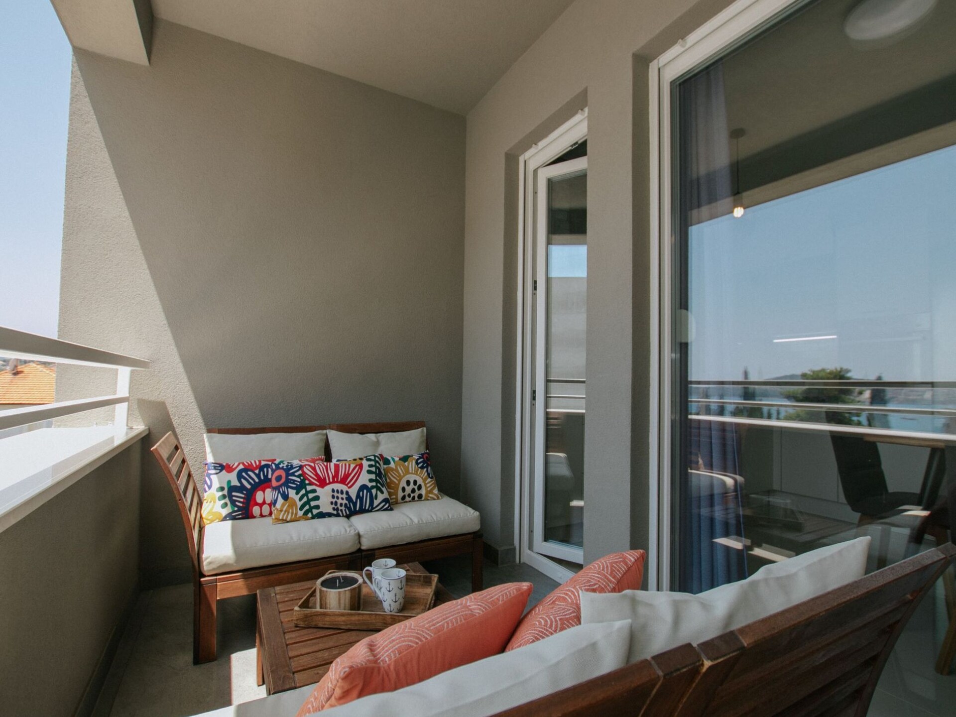 Tweeslaapkamerappartement met balkon en uitzicht op zee in Trogir - foto 17