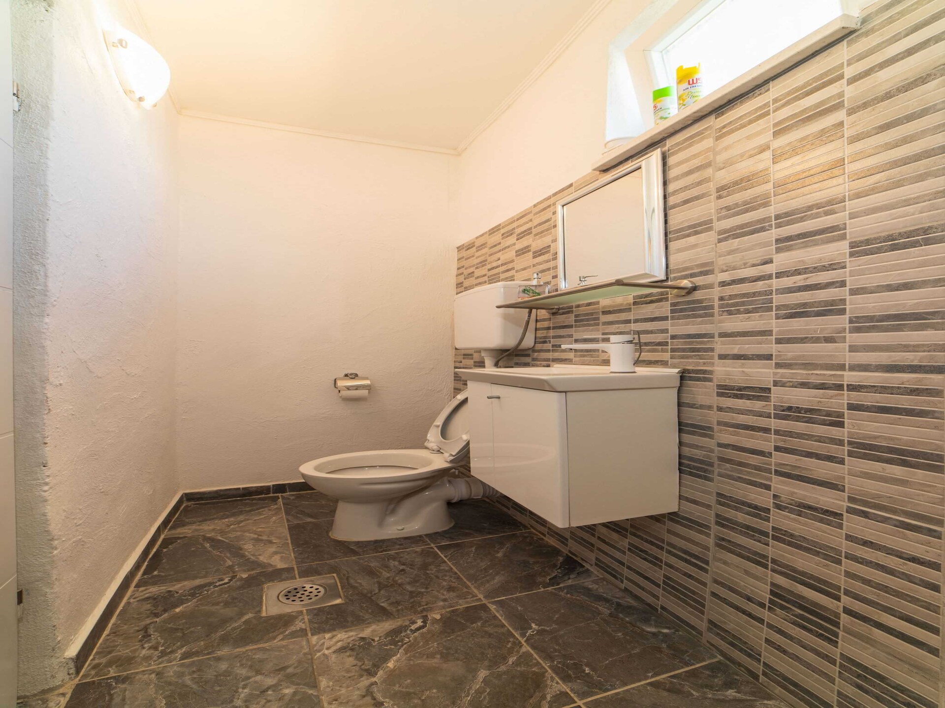 Stijlvol studio-appartement met tuin in Kaštel Novi, vlak bij zee - foto 8