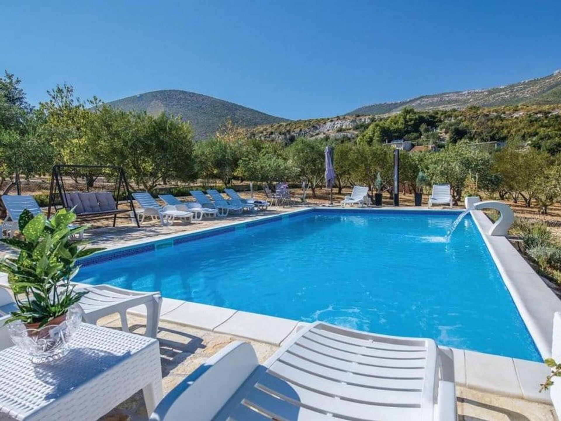 16-persoons luxe villa met privézwembad in Kastel Novi - foto 28