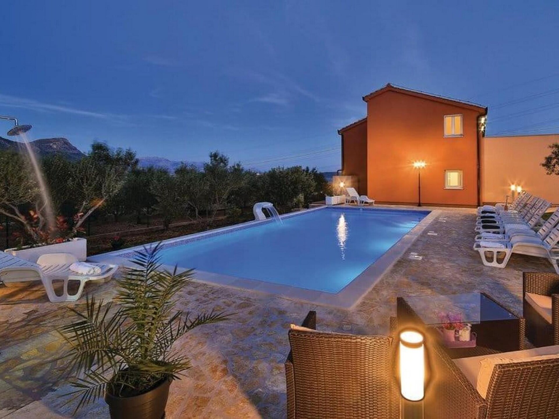 16-persoons luxe villa met privézwembad in Kastel Novi - foto 29