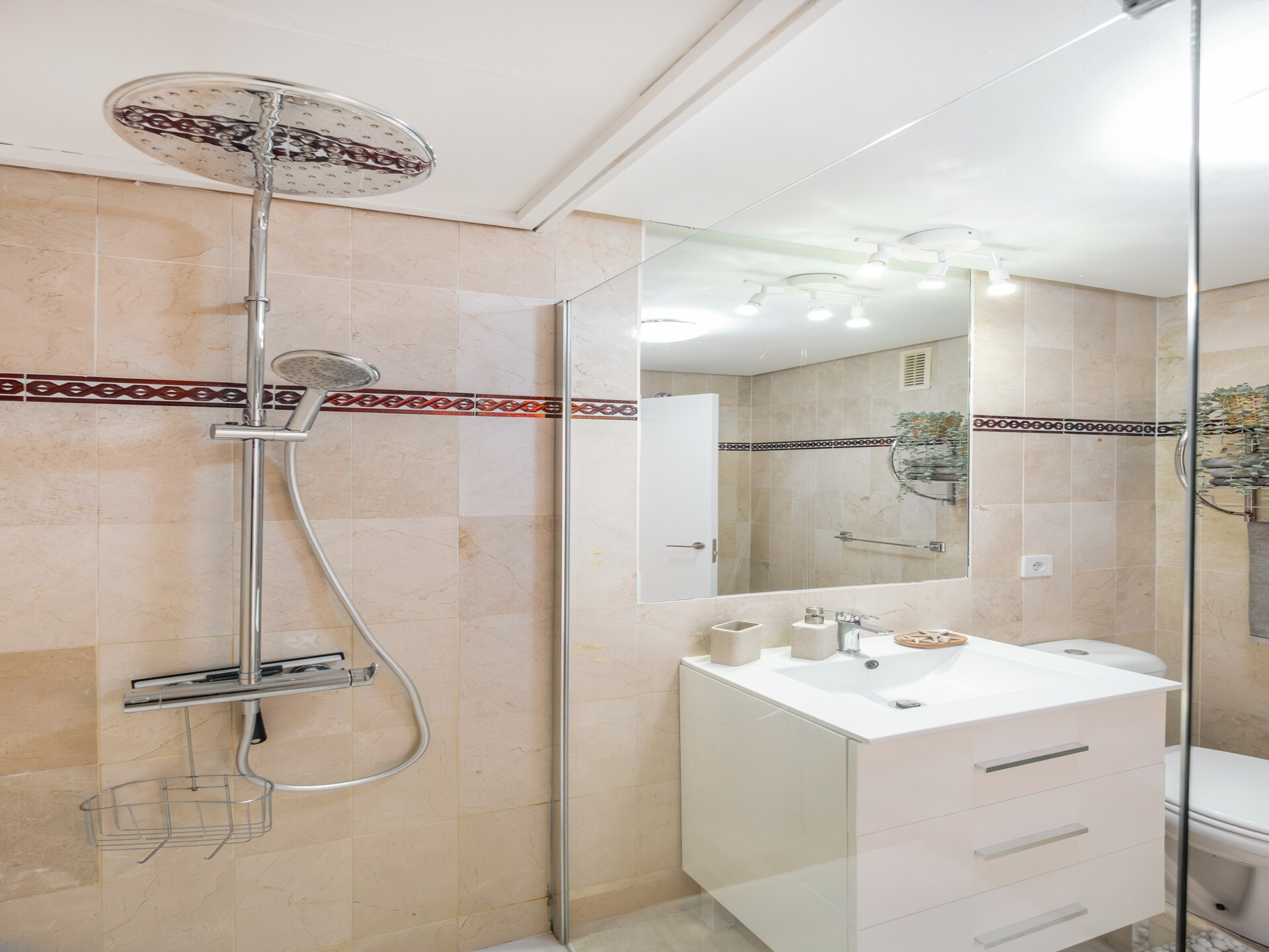 Knus appartement aan de golfbaan in Estepona, strand op 80 meter - foto 16