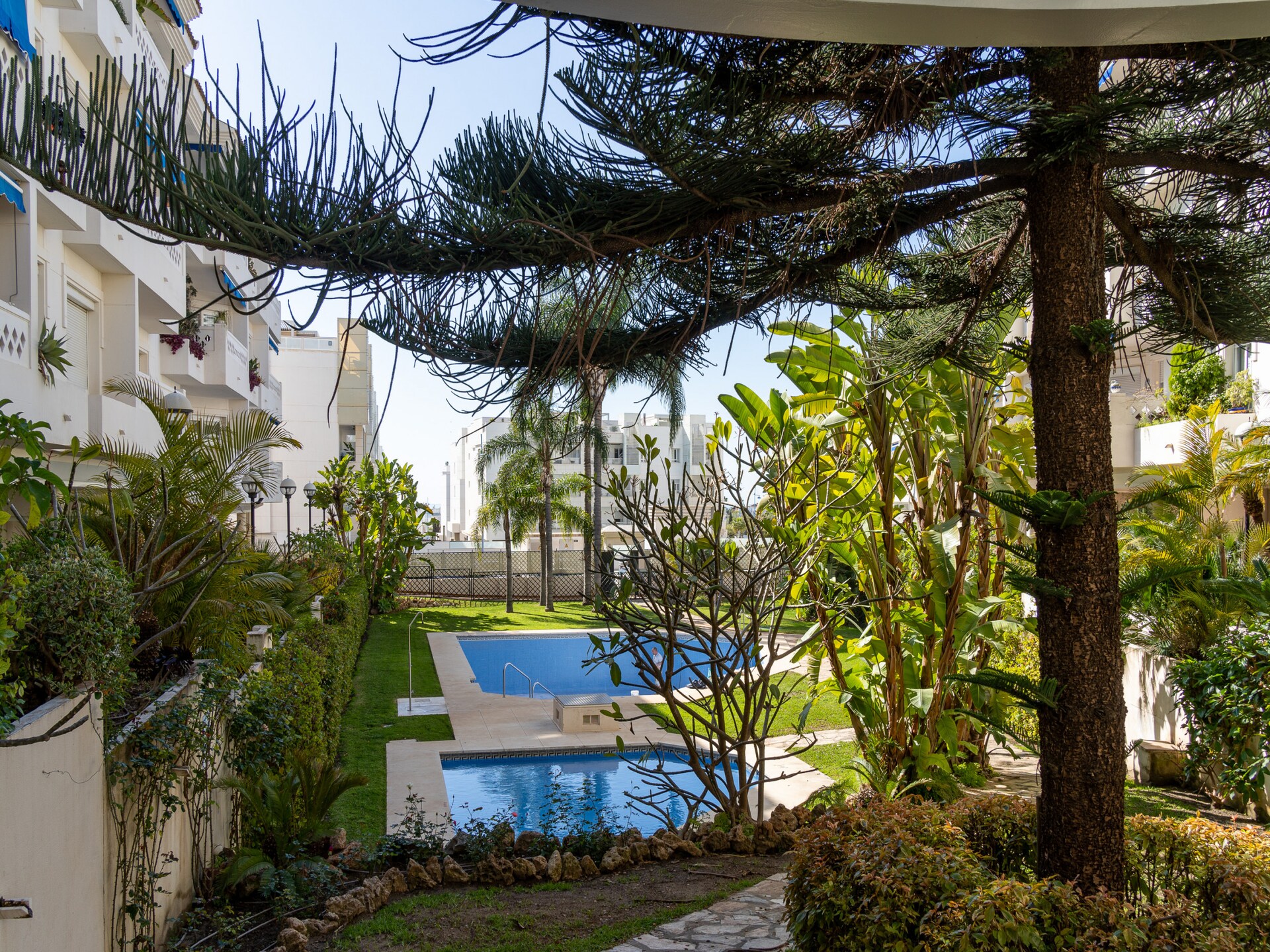 Licht appartement van 120 m² met zwembad, vlakbij strand en Marbella - foto 33