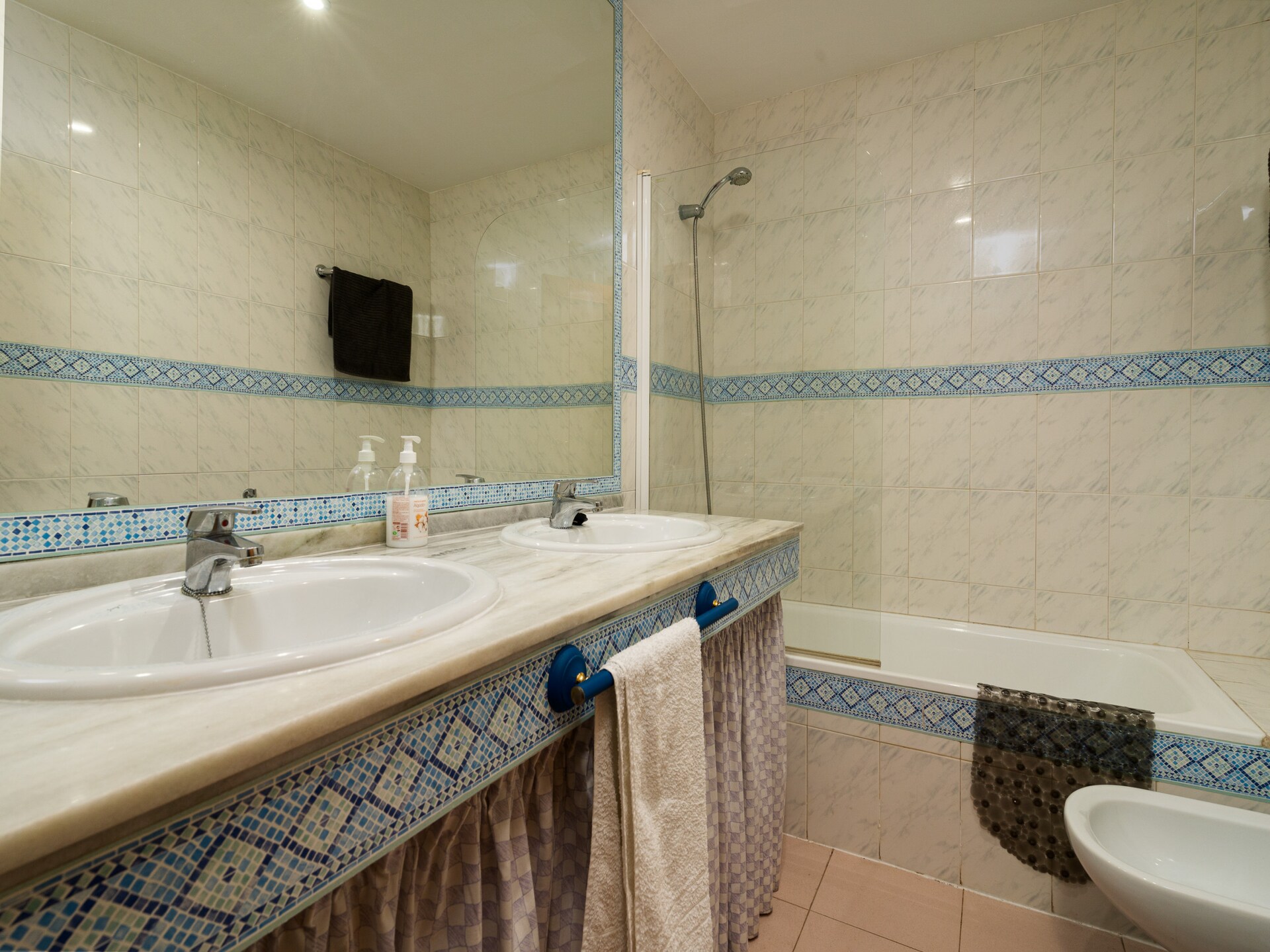 Zonnig appartement in Marbella, 300m van Playa del Alicate - foto 14