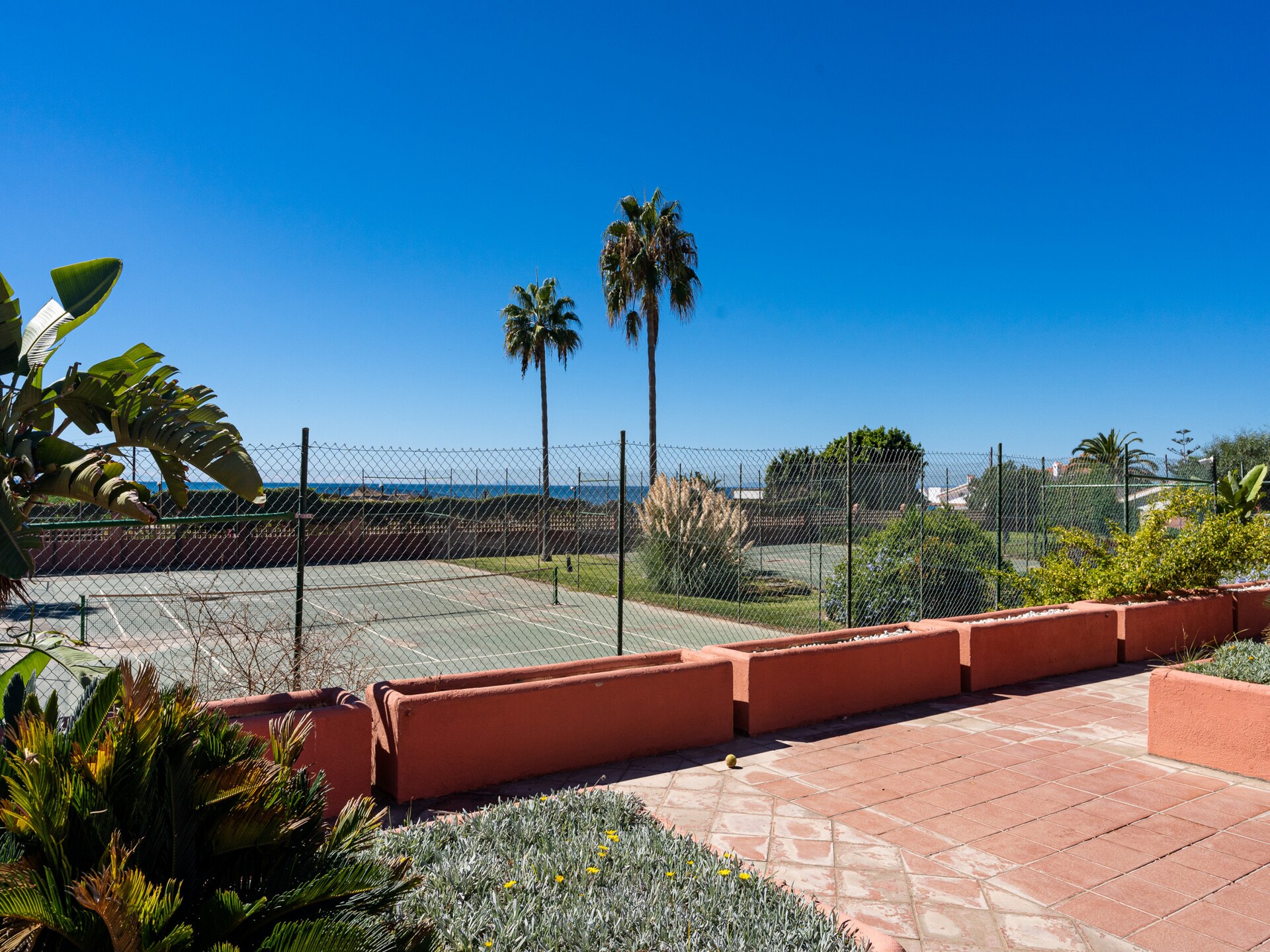Zonnig appartement in Marbella, 300m van Playa del Alicate - foto 8