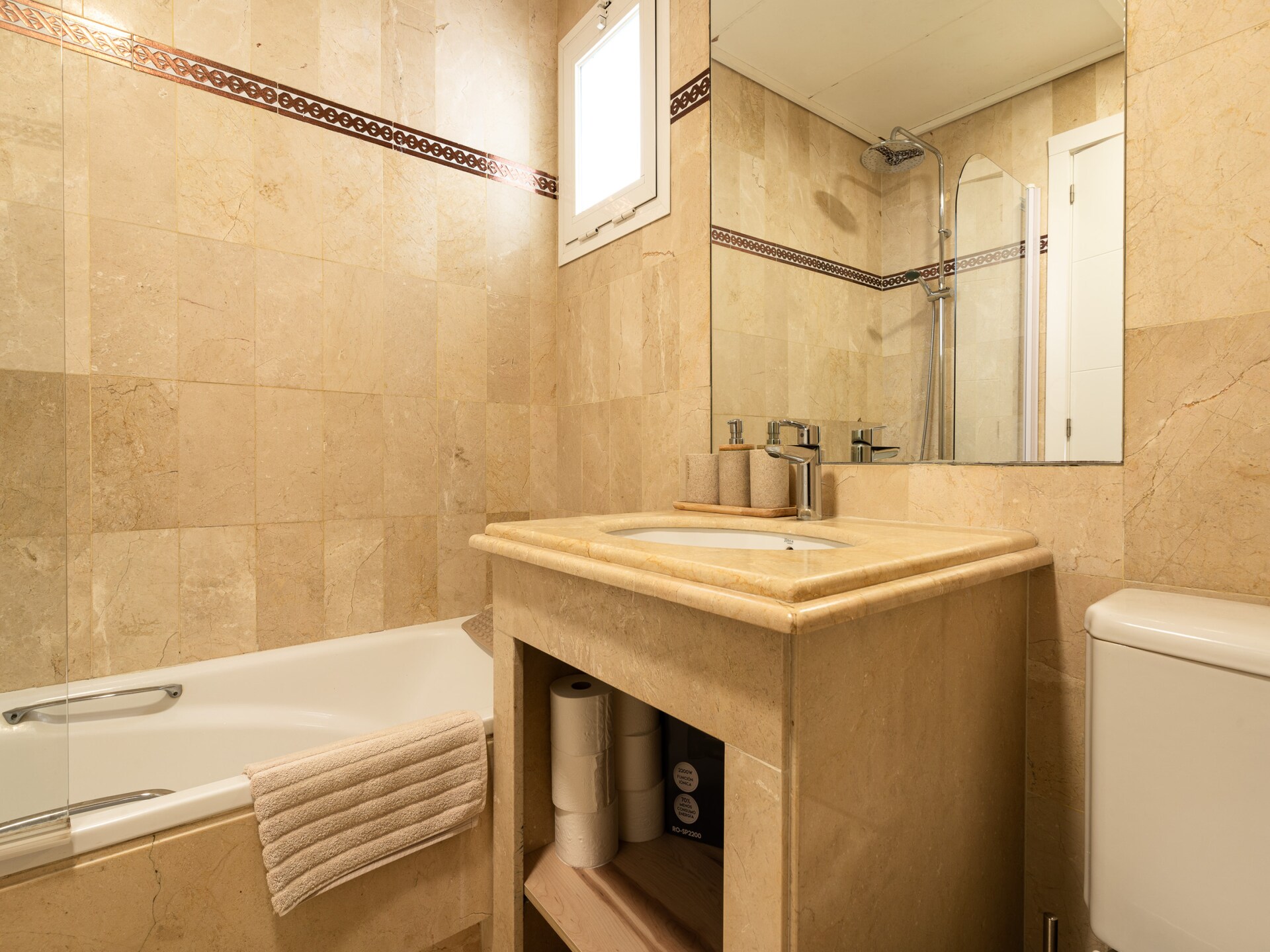 Knus hoekappartement aan de golfbaan, 80 meter van het strand in Estepona - foto 10