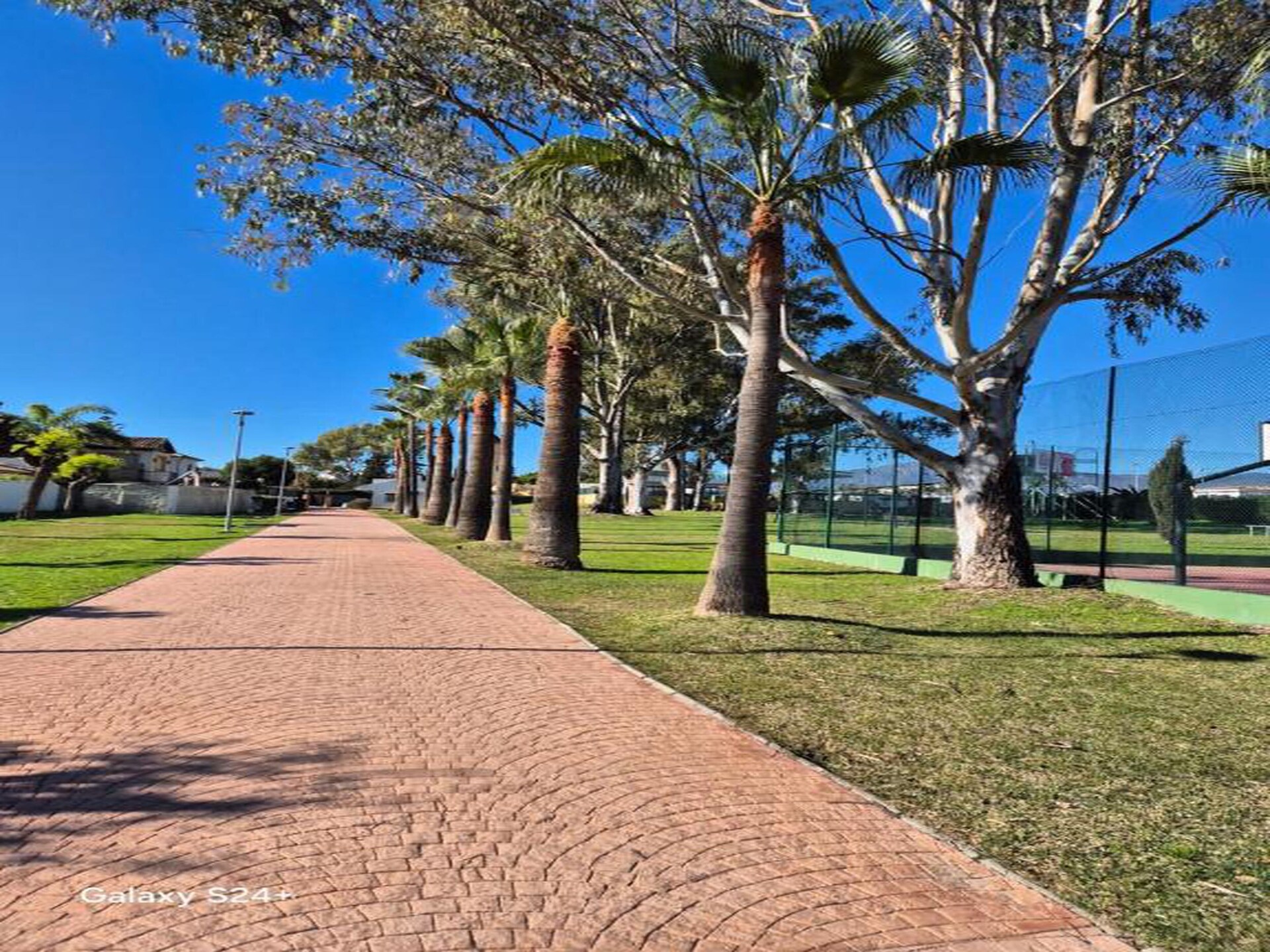 Knus hoekappartement aan de golfbaan, 80 meter van het strand in Estepona - foto 33