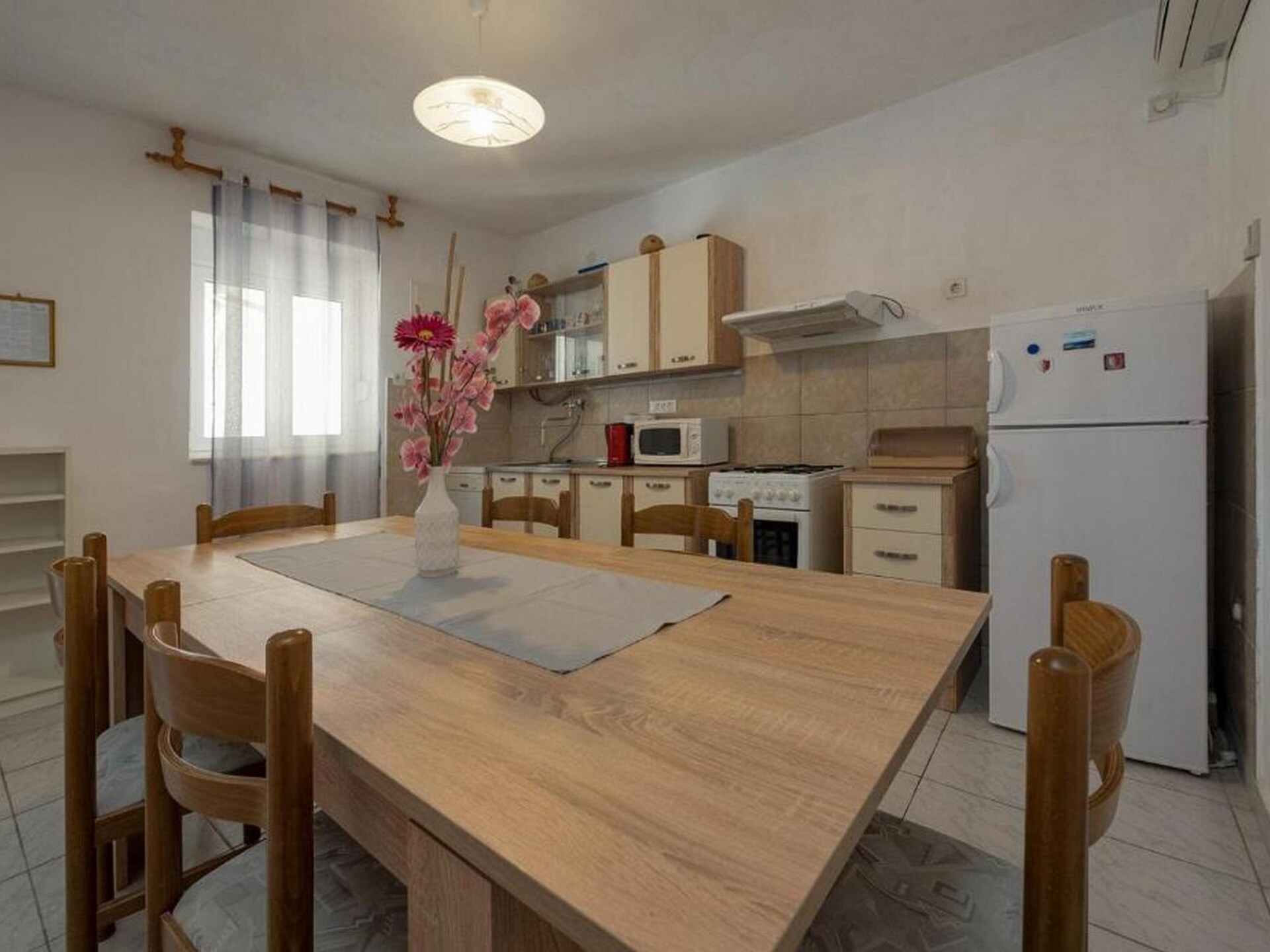 Ruim vakantiehuis in Vinisce direct aan het strand - foto 4