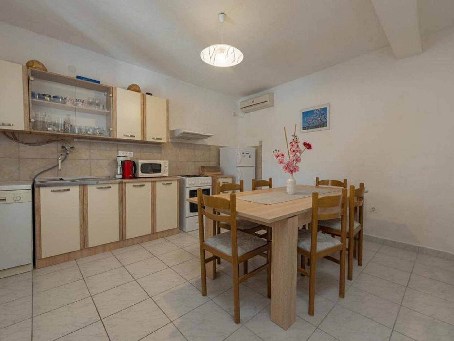 Ruim vakantiehuis in Vinisce direct aan het strand - foto 3