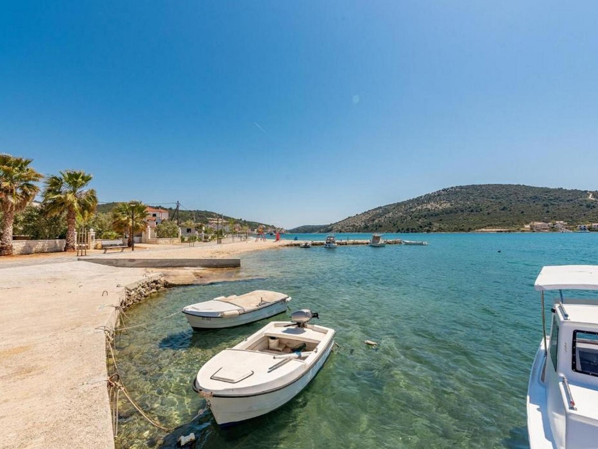 Ruim vakantiehuis in Vinisce direct aan het strand - foto 14