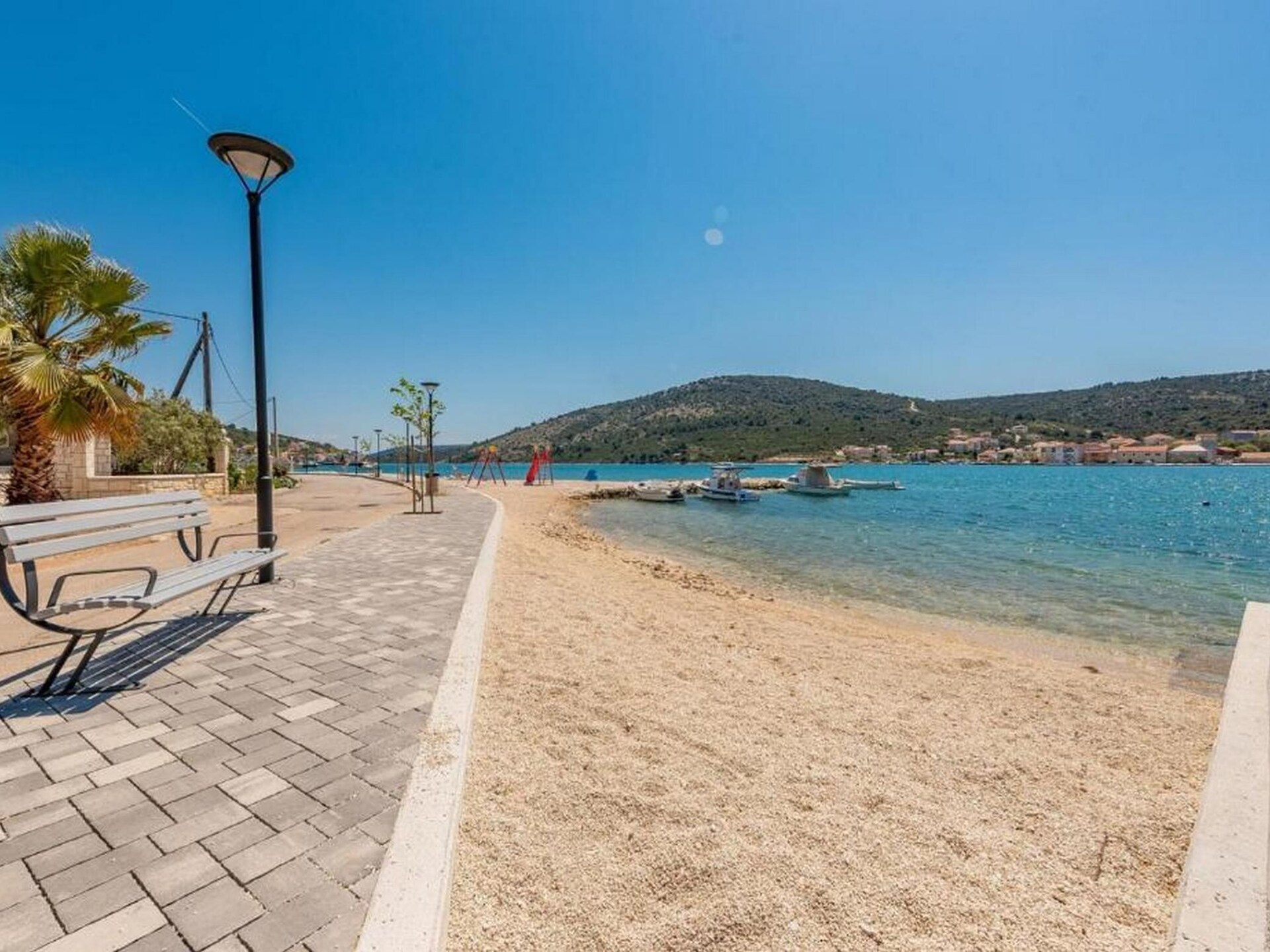Ruim vakantiehuis in Vinisce direct aan het strand - foto 13