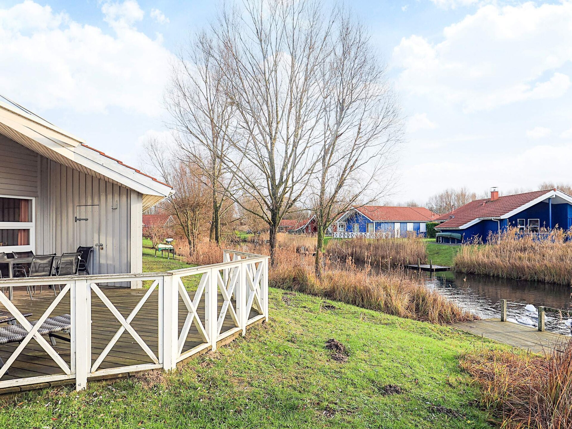Vrijstaand vakantiehuis aan het meer met privézwembad en sauna in Otterndorf - foto 2