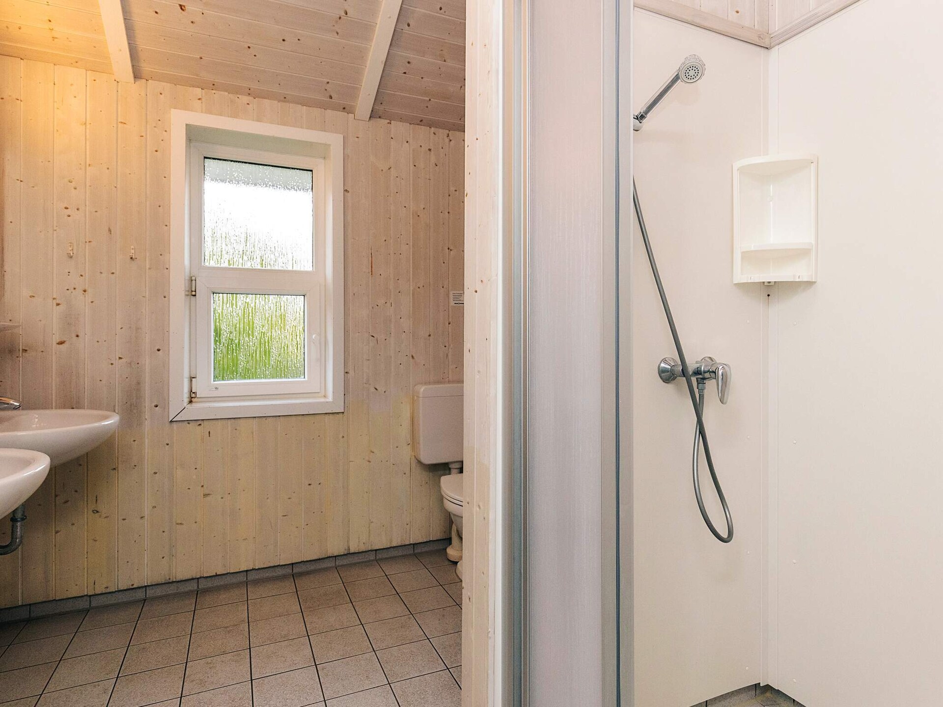 Ruim Scandinavisch vakantiehuis aan het meer met privézwembad en sauna - foto 22