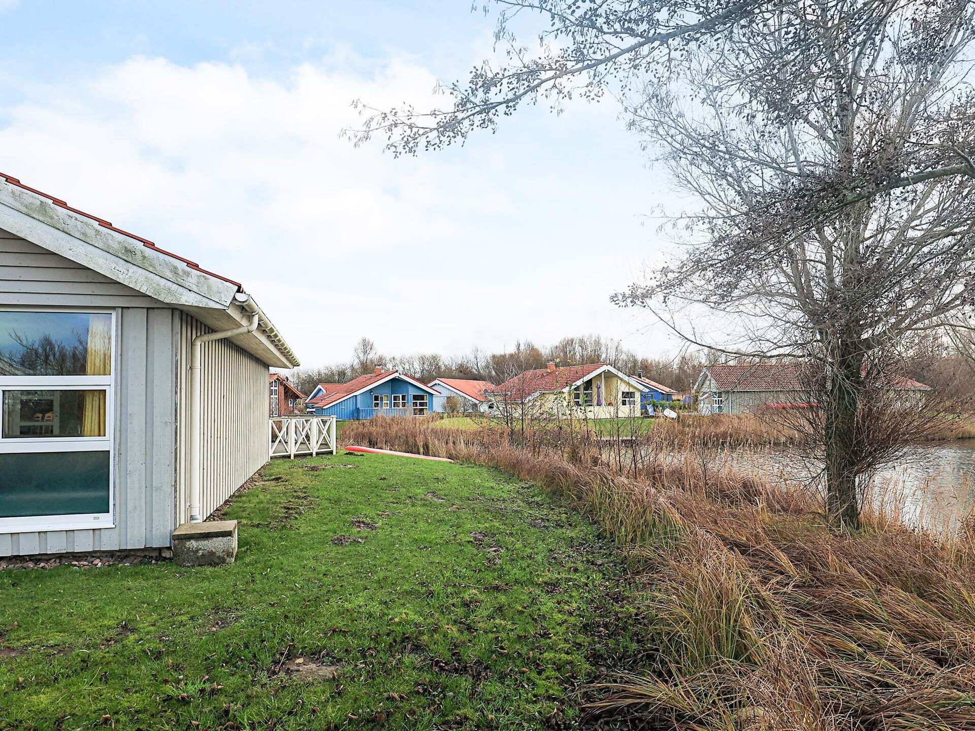 Ruim Scandinavisch vakantiehuis aan het meer met privézwembad en sauna - foto 25