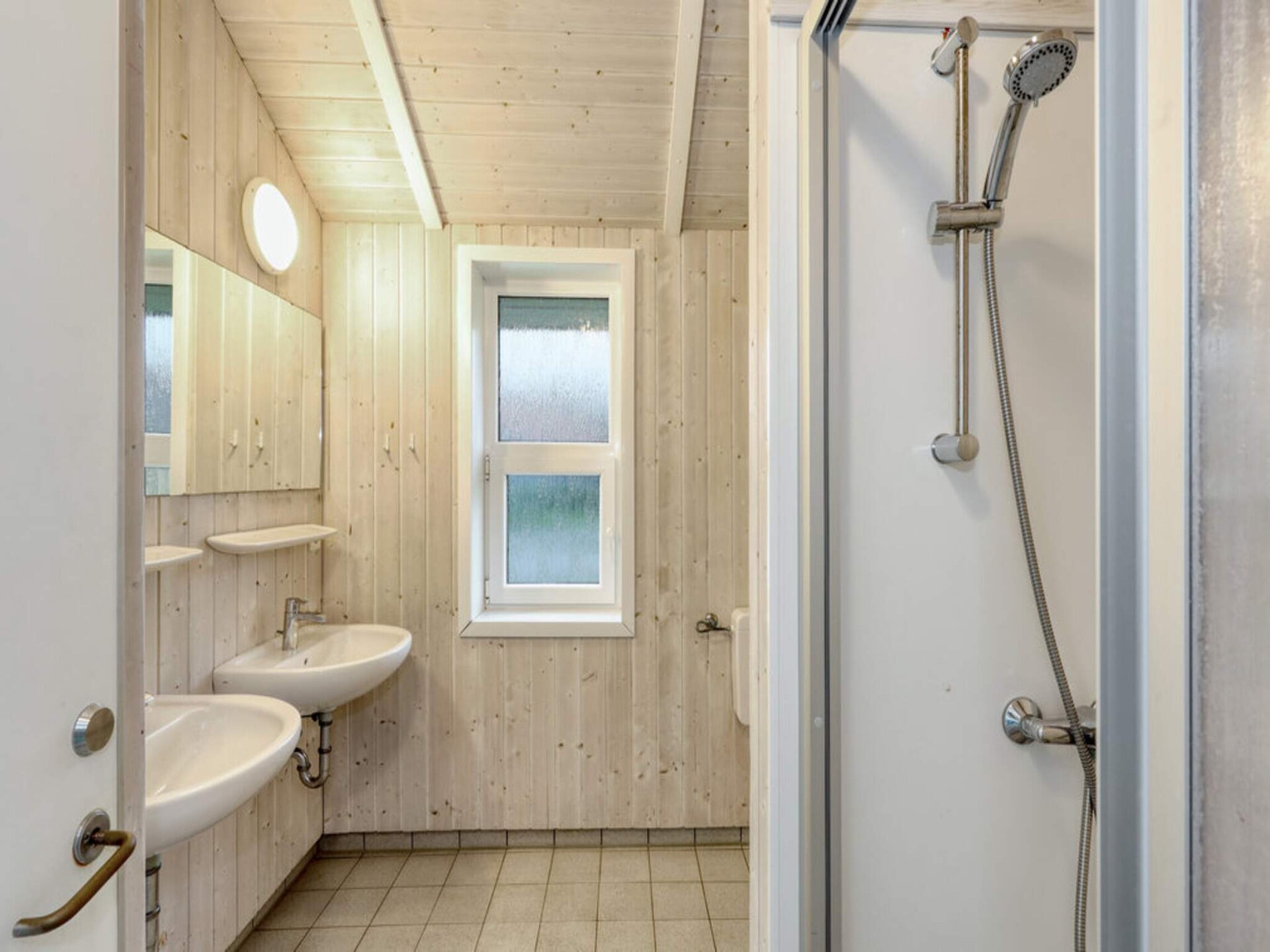 Luxe Scandinavisch vakantiehuis voor 10 personen aan het meer met zwembad - foto 31