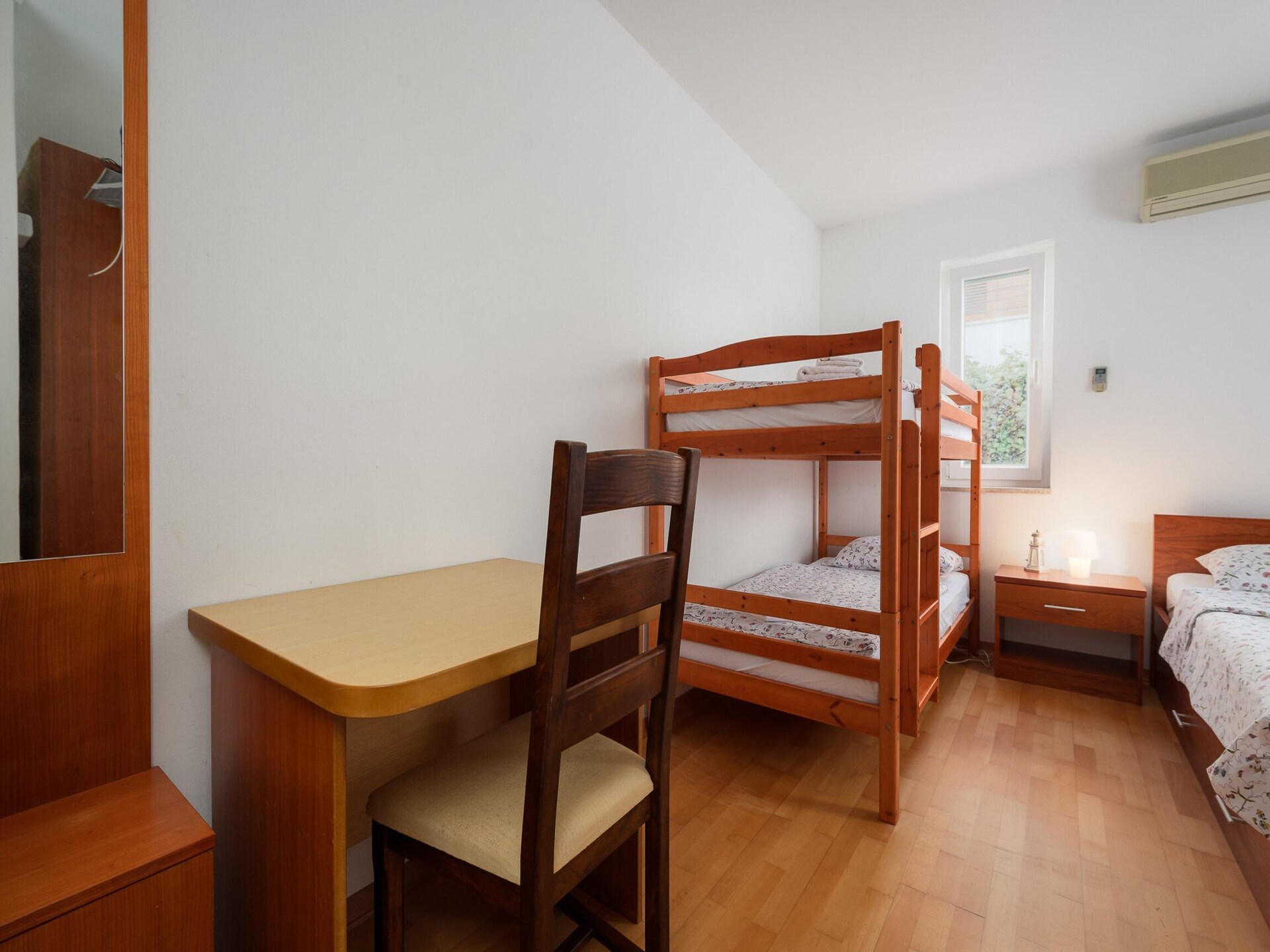 Ruim appartement Inteuro Porec: 4 slaapkamers, tuin, 430m van strand - foto 12