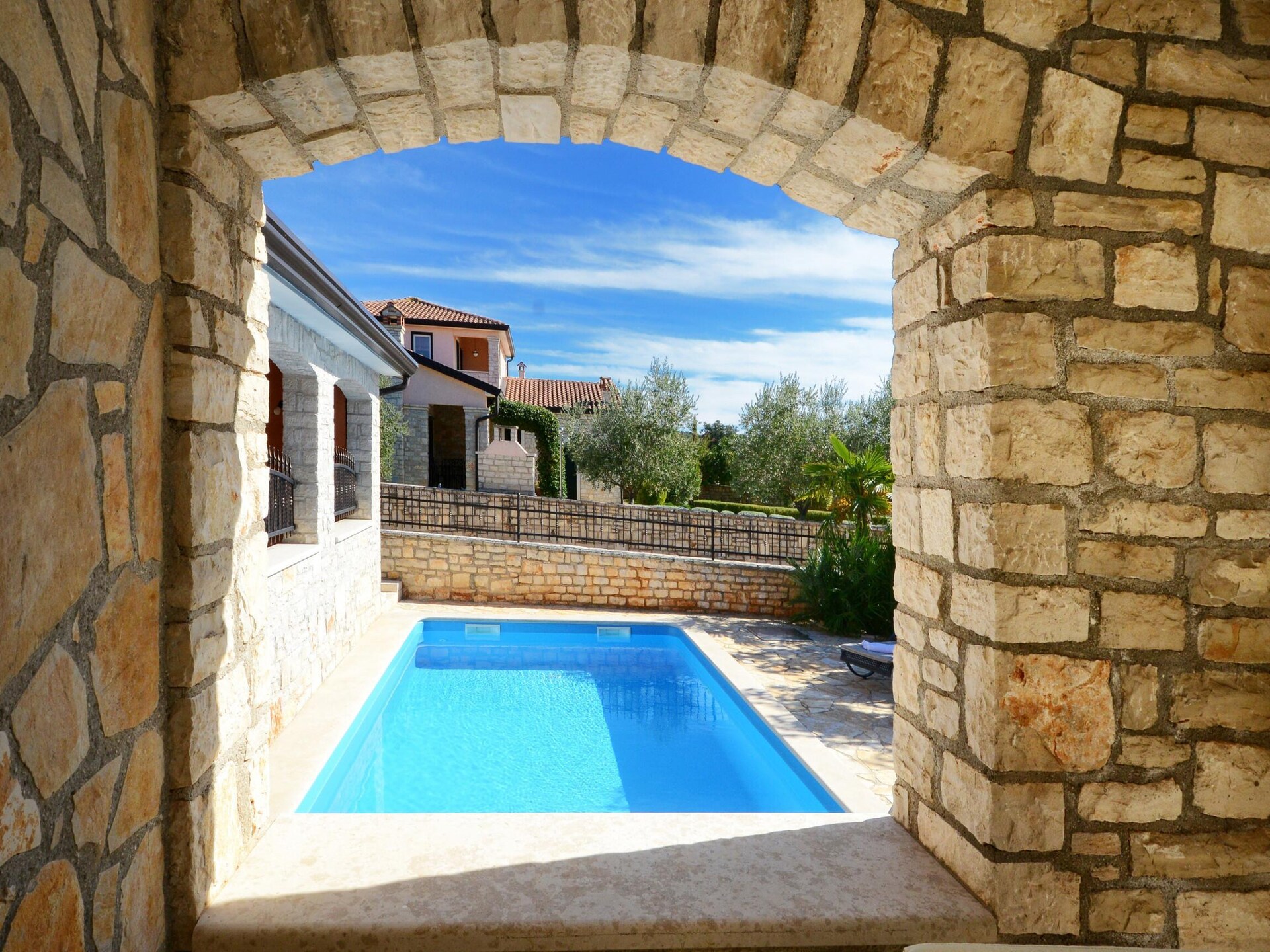 Villa Bianca: Ruime villa met privézwembad aan de golfbaan in Rogovici - foto 10