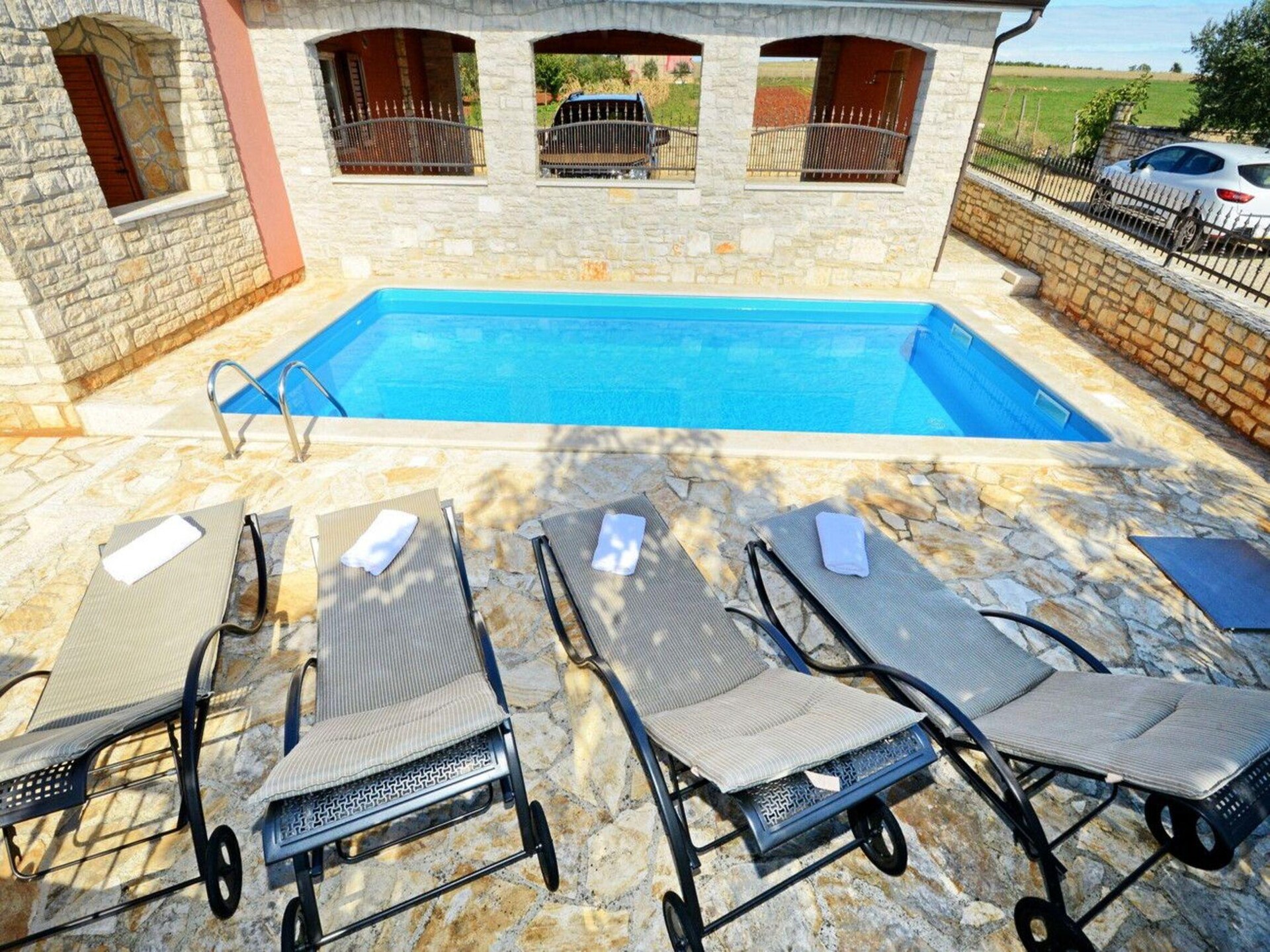 Villa Bianca: Ruime villa met privézwembad aan de golfbaan in Rogovici - foto 12