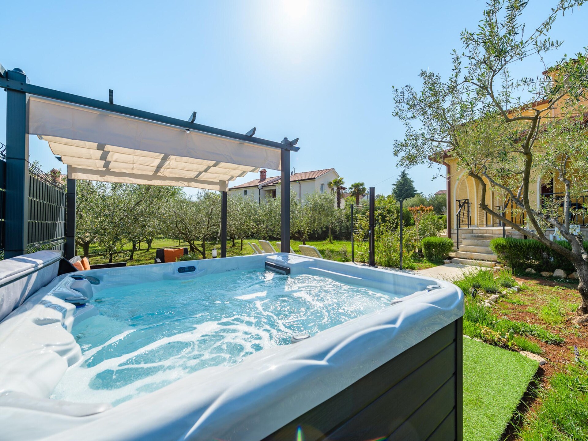 Luxe Appartement Josipa met Whirlpool op 30 Meter van het Strand van Poreč - foto 4