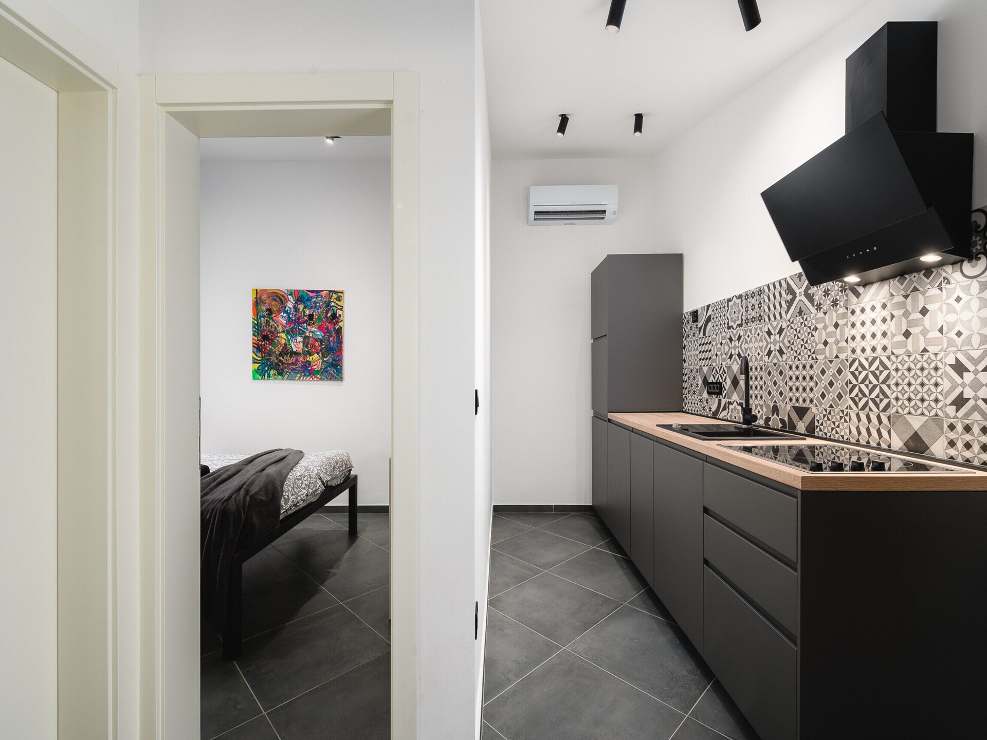 Urban Black: Stijlvol appartement op 50m van centrum Poreč - foto 12