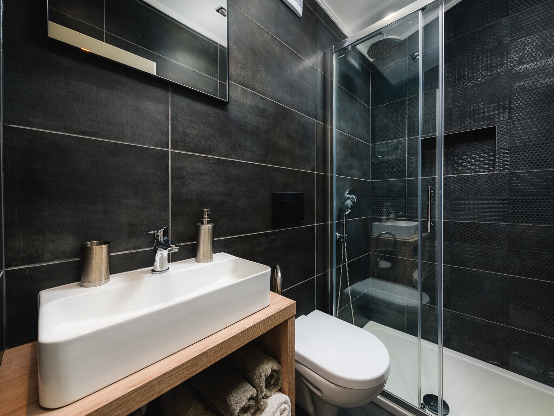 Urban Black: Stijlvol appartement op 50m van centrum Poreč - foto 17