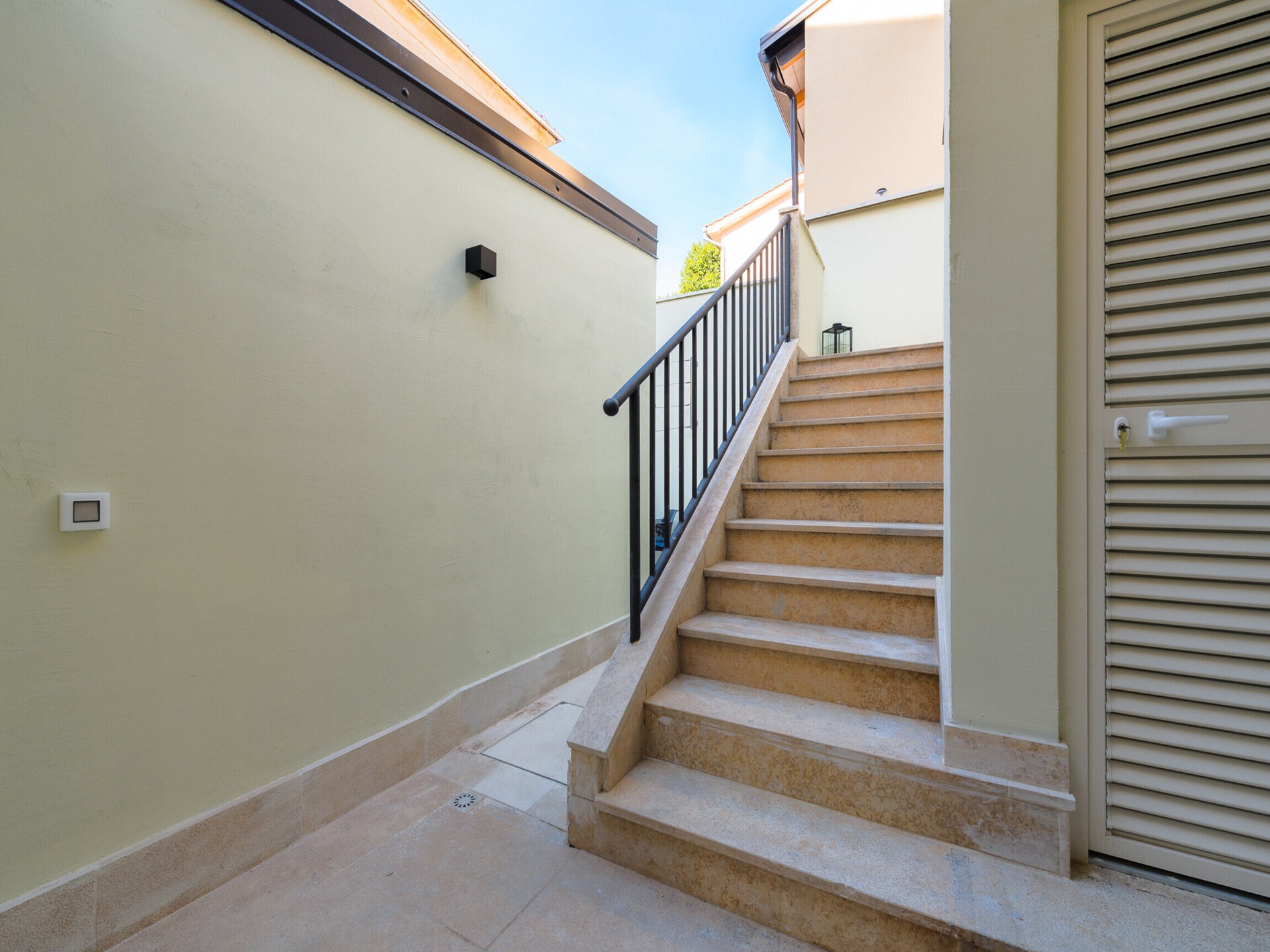 Urban Black: Stijlvol appartement op 50m van centrum Poreč - foto 7