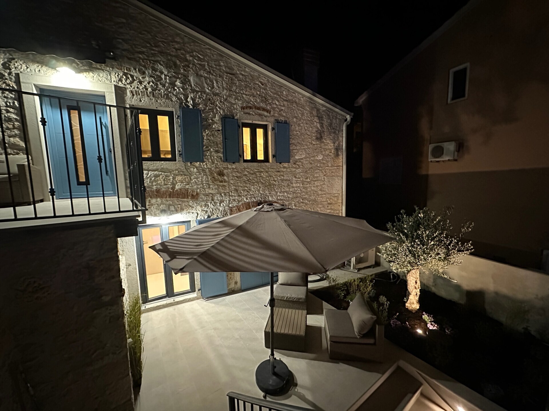 Vrijstaande villa met tuin en rivierzicht in Mugeba, op 3,5 km van strand - foto 8
